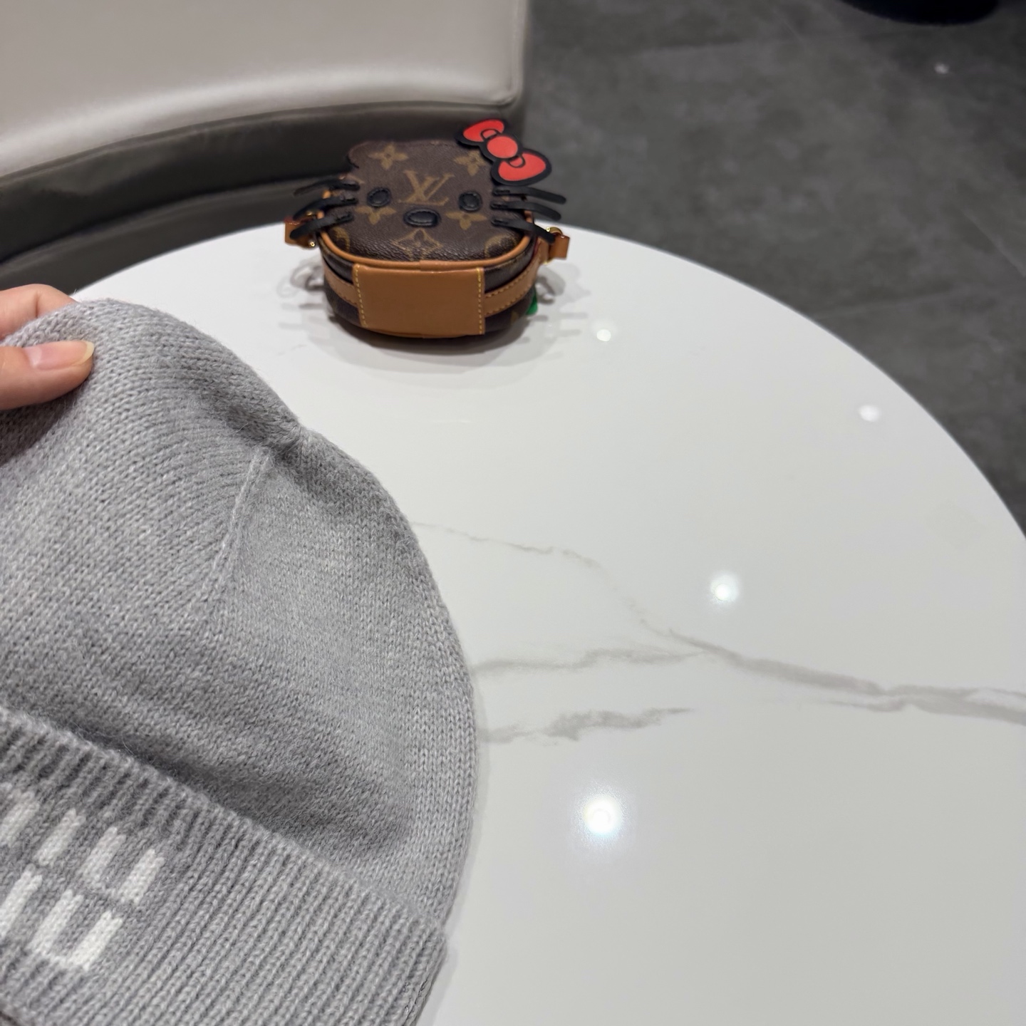 miumiu缪缪🐰秋冬毛线帽这种高级简直质感从头开始了！巨推荐大家这顶不管什么类型的衣服都好配💖休闲和甜