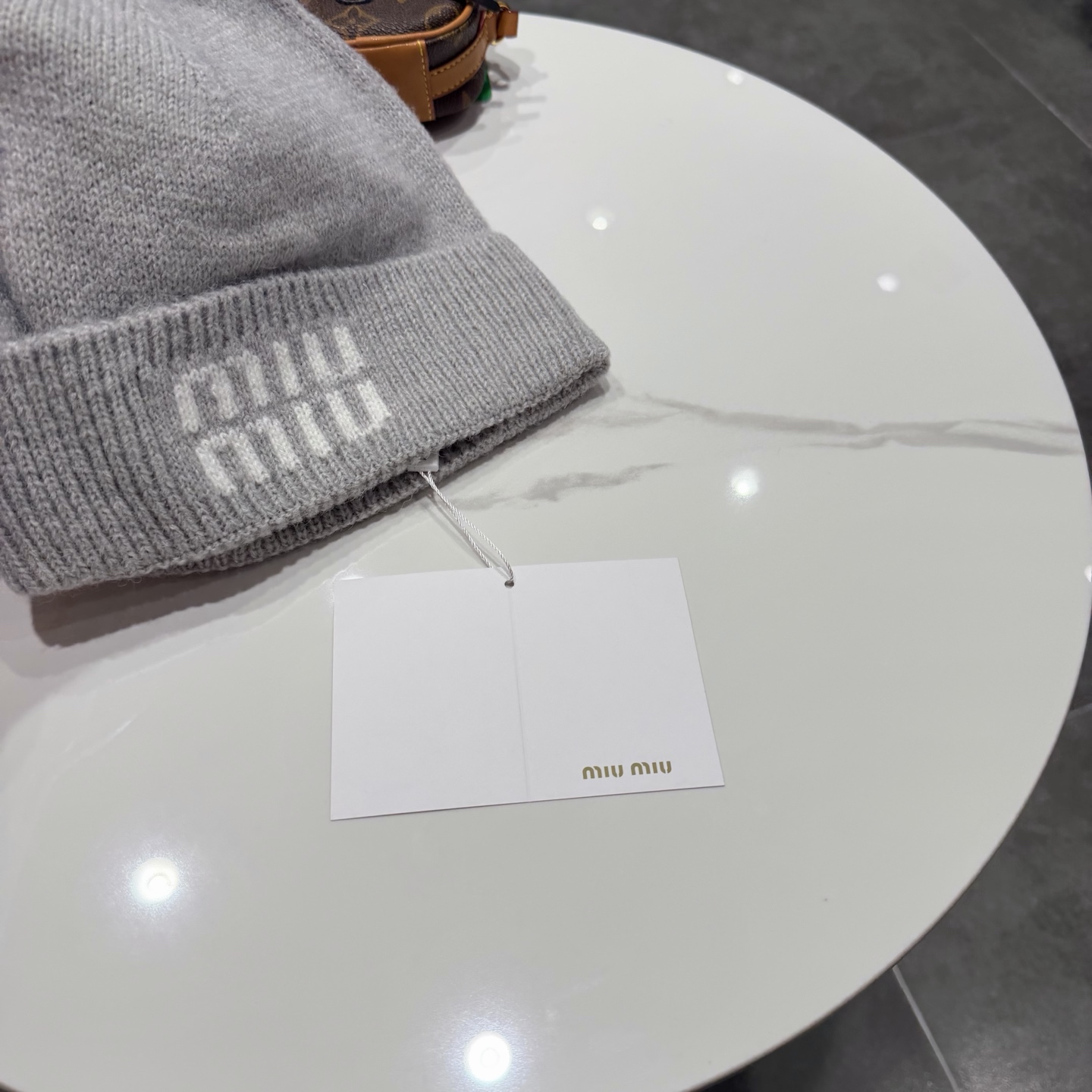 miumiu缪缪🐰秋冬毛线帽这种高级简直质感从头开始了！巨推荐大家这顶不管什么类型的衣服都好配💖休闲和甜