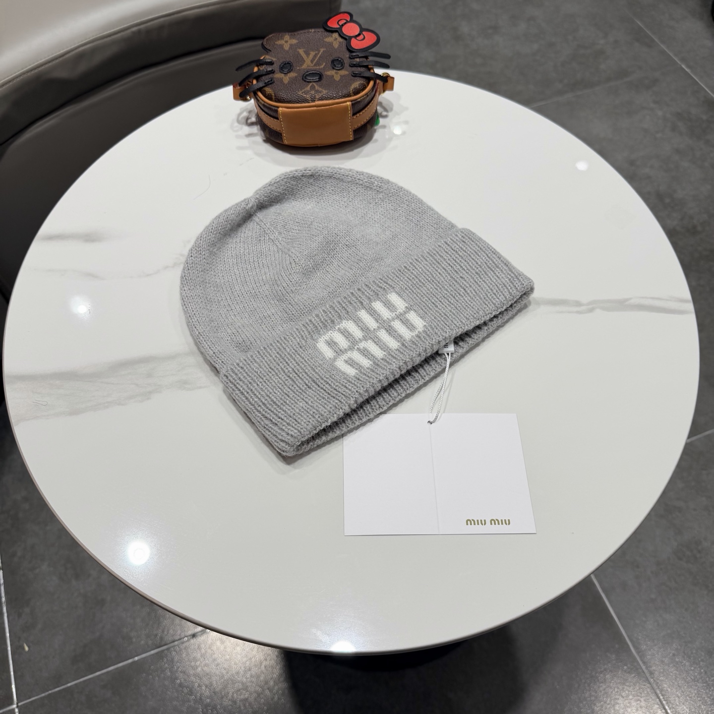 miumiu缪缪🐰秋冬毛线帽这种高级简直质感从头开始了！巨推荐大家这顶不管什么类型的衣服都好配💖休闲和甜