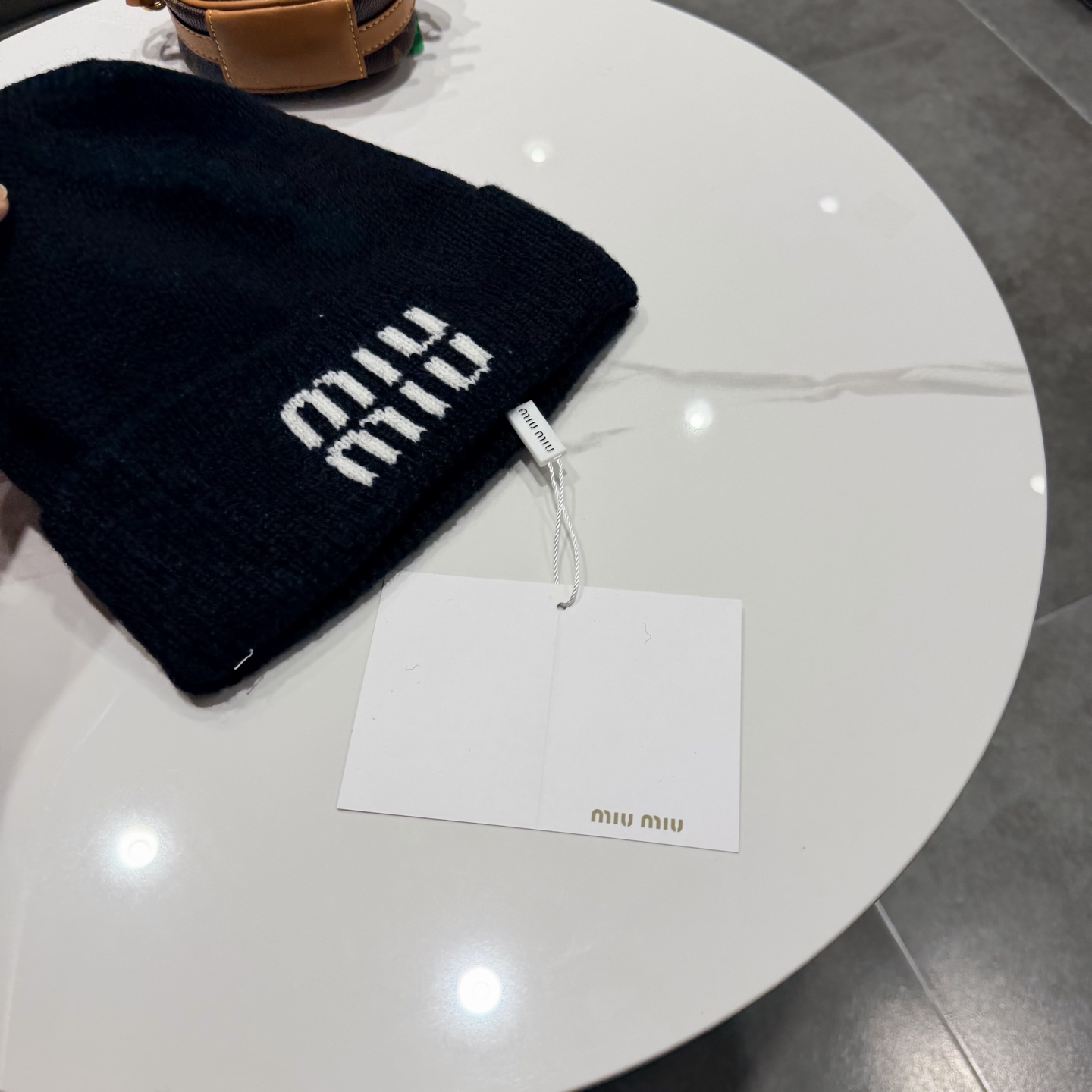 miumiu缪缪🐰秋冬毛线帽这种高级简直质感从头开始了！巨推荐大家这顶不管什么类型的衣服都好配💖休闲和甜