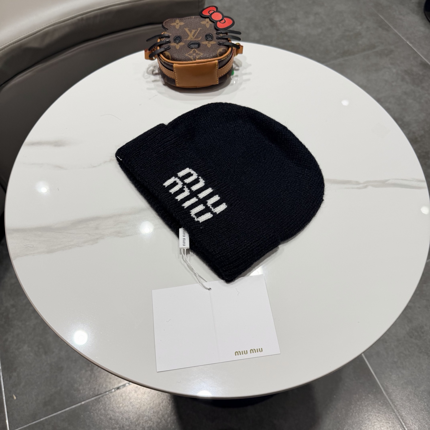 miumiu缪缪🐰秋冬毛线帽这种高级简直质感从头开始了！巨推荐大家这顶不管什么类型的衣服都好配💖休闲和甜