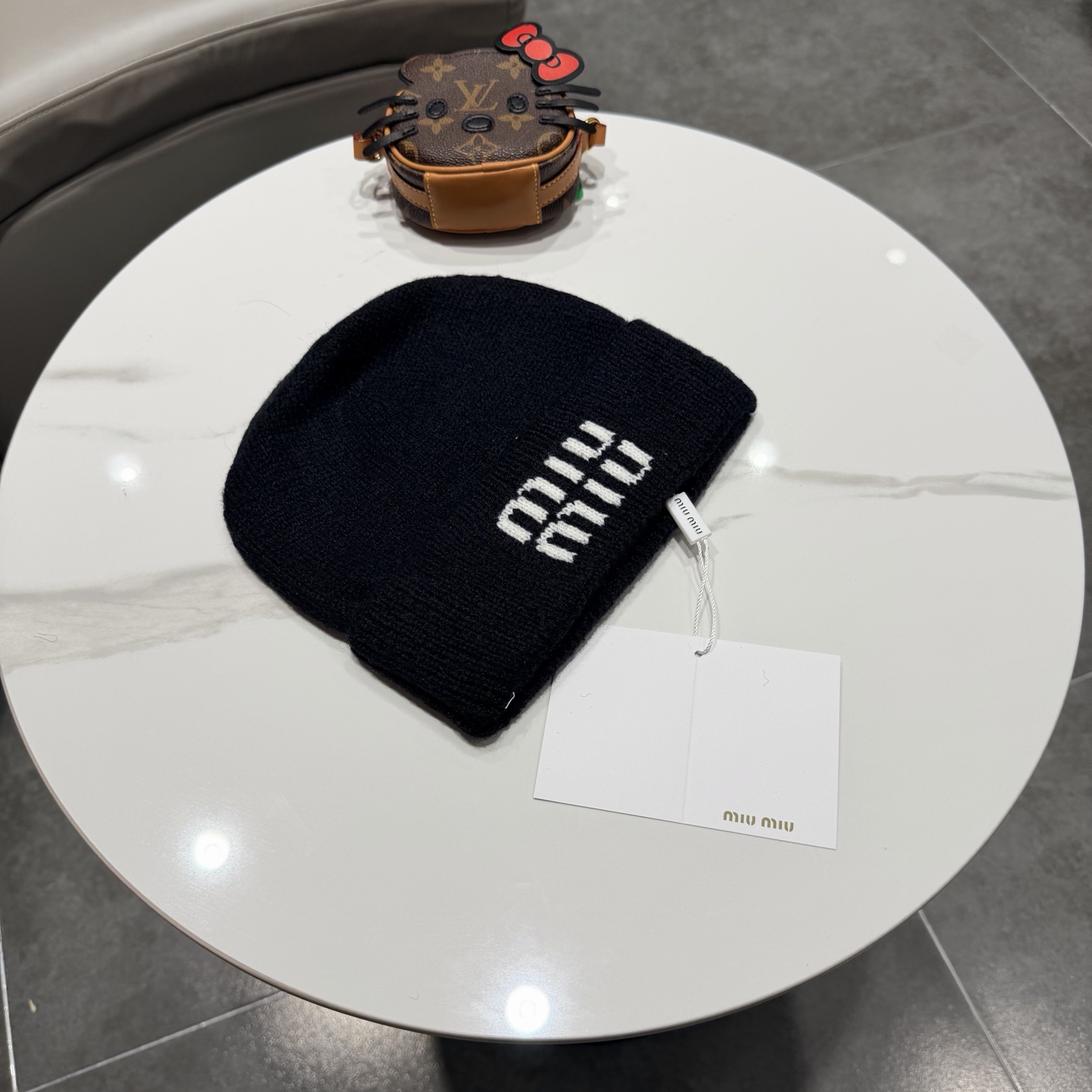 miumiu缪缪🐰秋冬毛线帽这种高级简直质感从头开始了！巨推荐大家这顶不管什么类型的衣服都好配💖休闲和甜