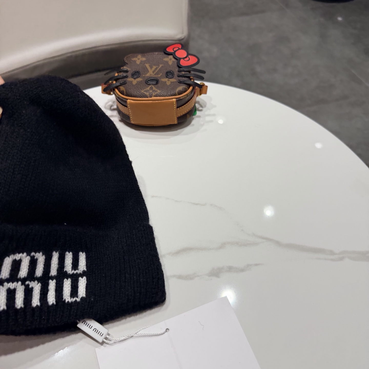 miumiu缪缪🐰秋冬毛线帽这种高级简直质感从头开始了！巨推荐大家这顶不管什么类型的衣服都好配💖休闲和甜