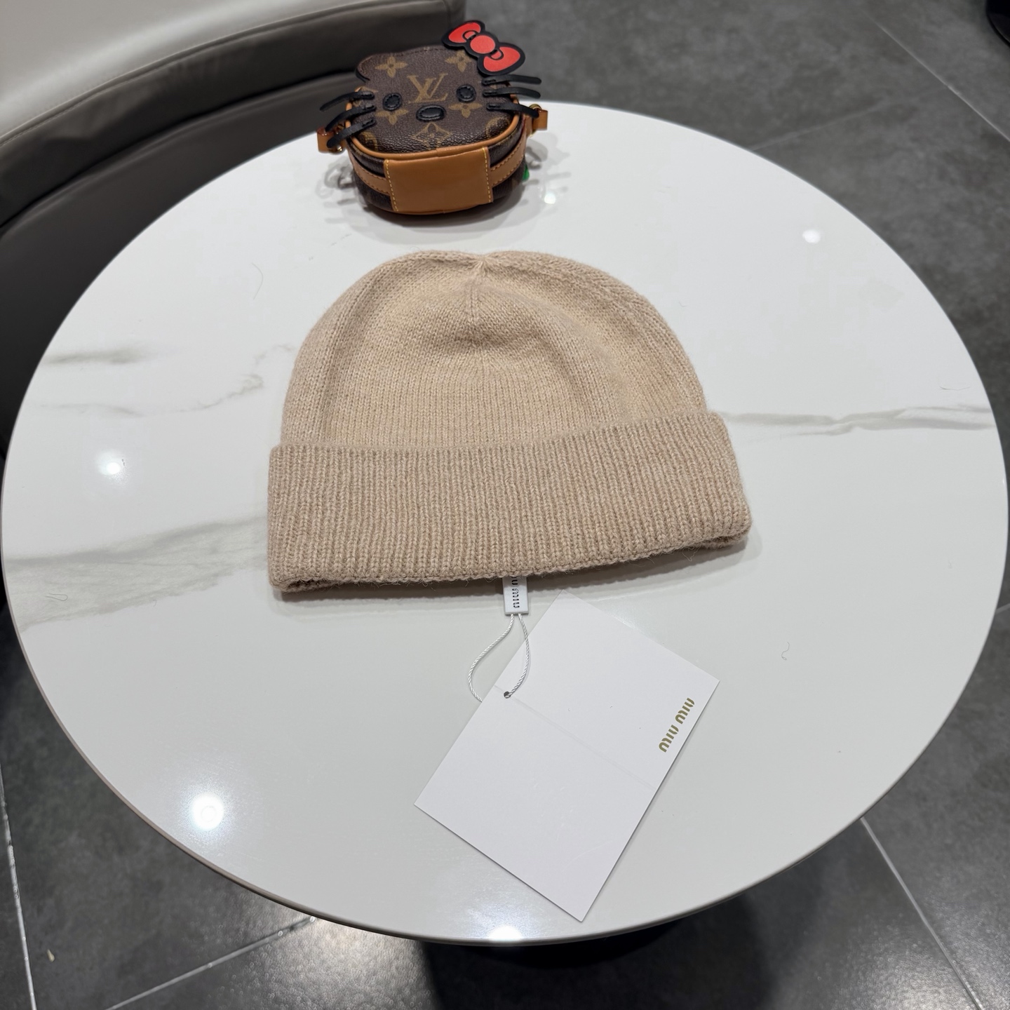 miumiu缪缪🐰秋冬毛线帽这种高级简直质感从头开始了！巨推荐大家这顶不管什么类型的衣服都好配💖休闲和甜