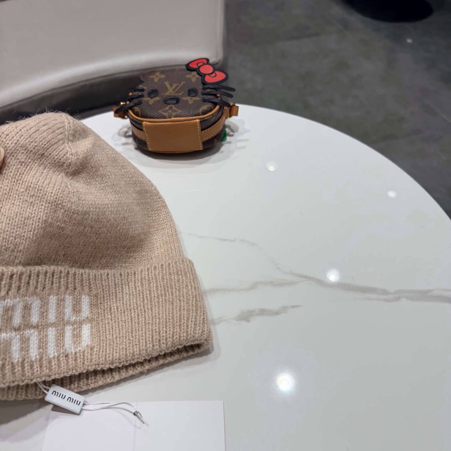 miumiu缪缪🐰秋冬毛线帽这种高级简直质感从头开始了！巨推荐大家这顶不管什么类型的衣服都好配💖休闲和甜