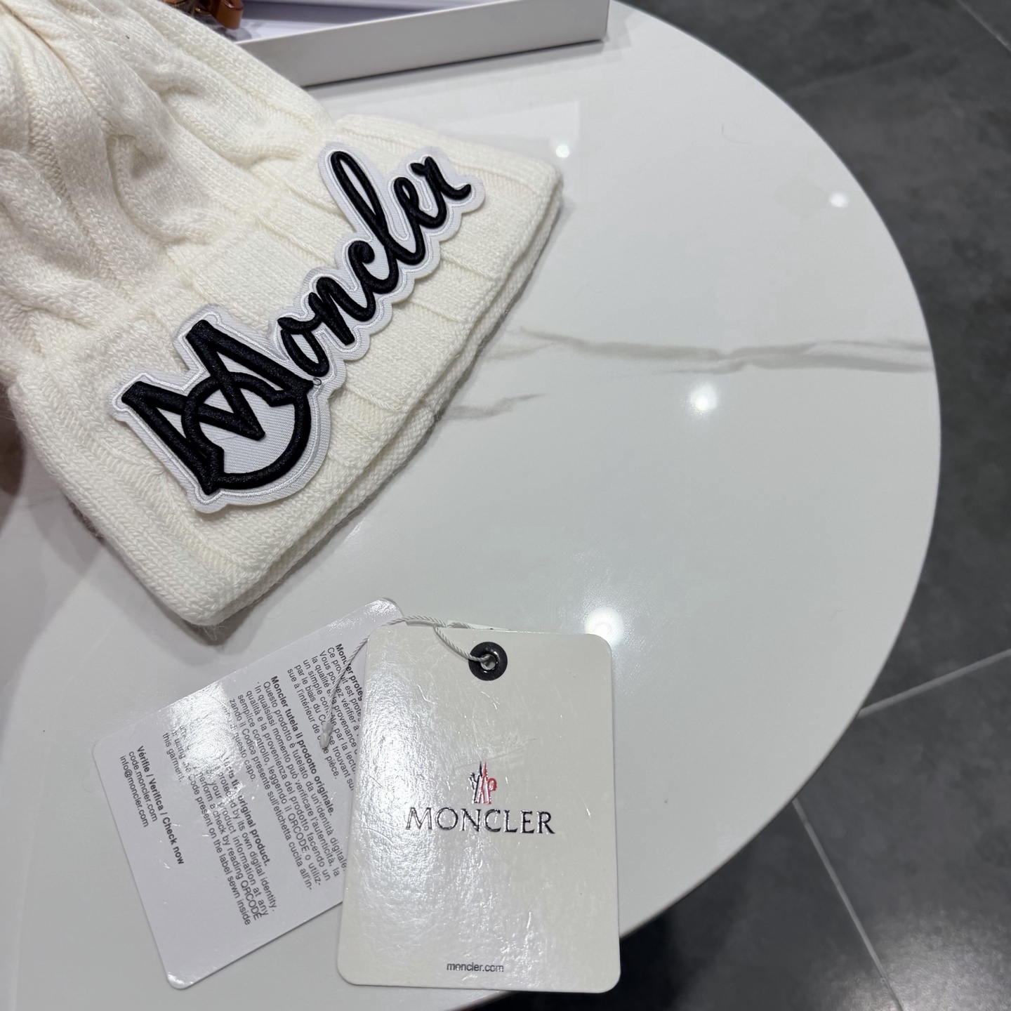 高版本!!!蒙口MONCLER高品质针织兔羊毛毛线帽 超经典不过时的一款秋冬冷帽🥶 懂货的小姐姐必入款,帽型质量市场都有 高版本!!!蒙口MONCLER高品质针织兔羊毛毛线帽 超经典不过时的一款秋冬冷帽🥶 懂货的小姐姐必入款,帽型质量市场都有