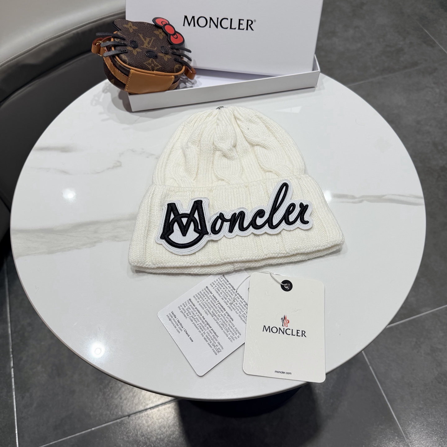 高版本!!!蒙口MONCLER高品质针织兔羊毛毛线帽 超经典不过时的一款秋冬冷帽🥶 懂货的小姐姐必入款,帽型质量市场都有 高版本!!!蒙口MONCLER高品质针织兔羊毛毛线帽 超经典不过时的一款秋冬冷帽🥶 懂货的小姐姐必入款,帽型质量市场都有