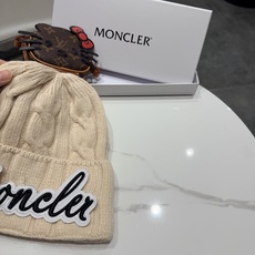 高版本!!!蒙口MONCLER高品质针织兔羊毛毛线帽 超经典不过时的一款秋冬冷帽🥶 懂货的小姐姐必入款,帽型质量市场都有 高版本!!!蒙口MONCLER高品质针织兔羊毛毛线帽 超经典不过时的一款秋冬冷帽🥶 懂货的小姐姐必入款,帽型质量市场都有