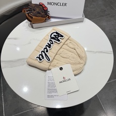 高版本!!!蒙口MONCLER高品质针织兔羊毛毛线帽 超经典不过时的一款秋冬冷帽🥶 懂货的小姐姐必入款,帽型质量市场都有 高版本!!!蒙口MONCLER高品质针织兔羊毛毛线帽 超经典不过时的一款秋冬冷帽🥶 懂货的小姐姐必入款,帽型质量市场都有