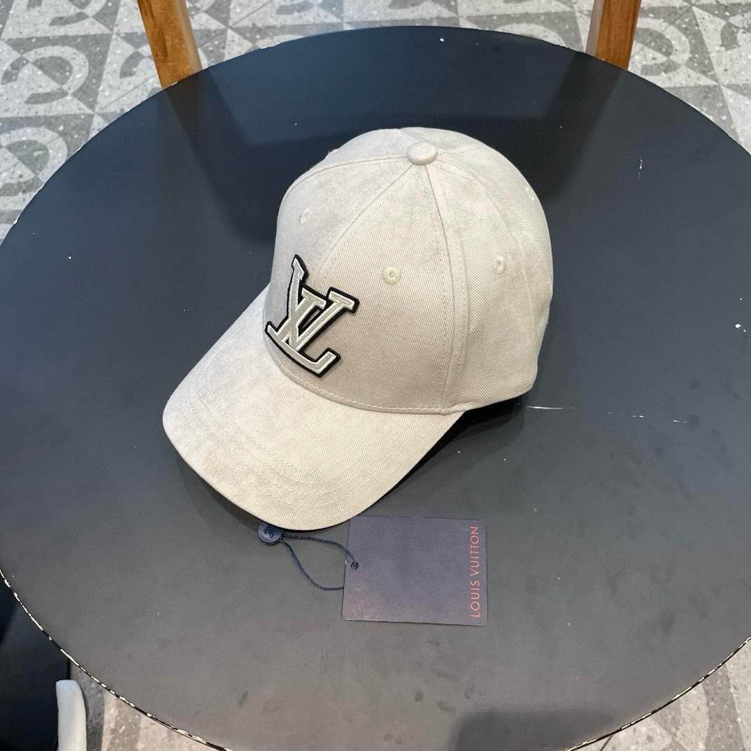 路易威登棒球帽LouisVuitton👒😍新款LV棒球帽，重工打造♥完美刺绣，高端大气，百搭款🤗男女通用