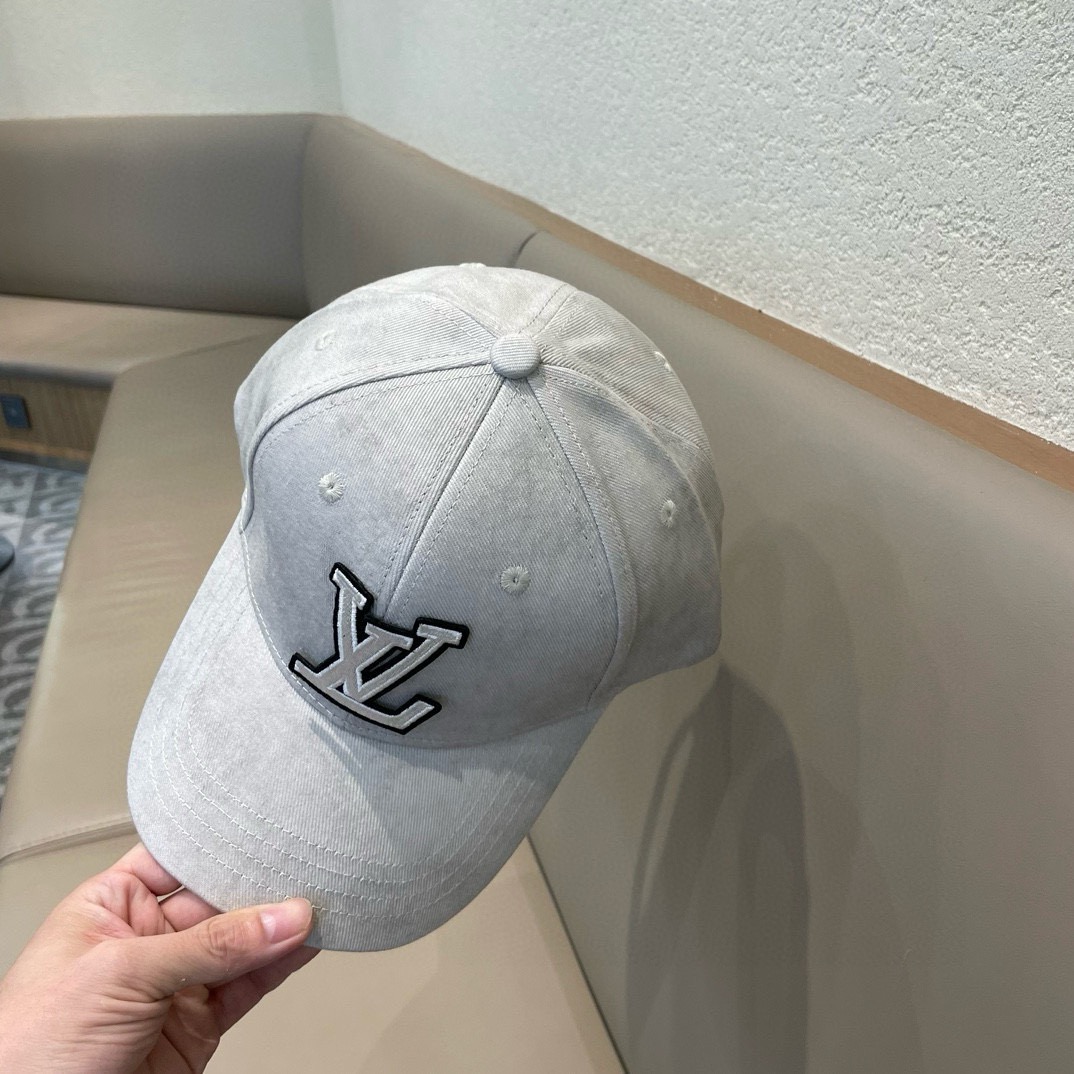 路易威登棒球帽LouisVuitton👒😍新款LV棒球帽，重工打造♥完美刺绣，高端大气，百搭款🤗男女通用