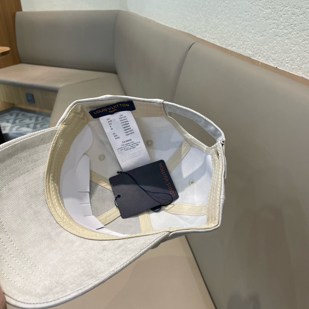 路易威登棒球帽LouisVuitton👒😍新款LV棒球帽，重工打造♥完美刺绣，高端大气，百搭款🤗男女通用