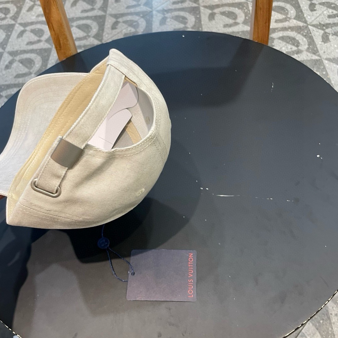 路易威登棒球帽LouisVuitton👒😍新款LV棒球帽，重工打造♥完美刺绣，高端大气，百搭款🤗男女通用