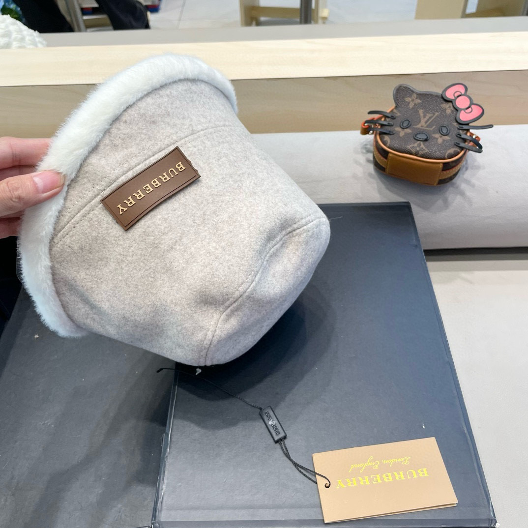 巴宝莉Burberry英伦渔夫帽子女新款冬季毛呢保暖盆帽时尚百搭显脸小毛绒边水桶帽