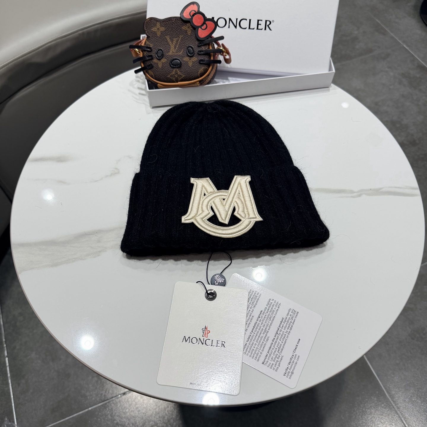 NO:617724,The MONCLER woolen hat is very soft and comfortable, warm and fashionable, simple and elegant, and versatile!  Hats bucket hat, baseball cap, knitted hat, hat, Moncler, espadrilles, hats19860909蒙口针织帽MONCLER毛线帽质量非常柔软舒服,保暖又时尚,简约大气,百搭款！帽子渔夫帽棒球帽针织帽,帽子,Moncler,espadrilles,hats,hat
