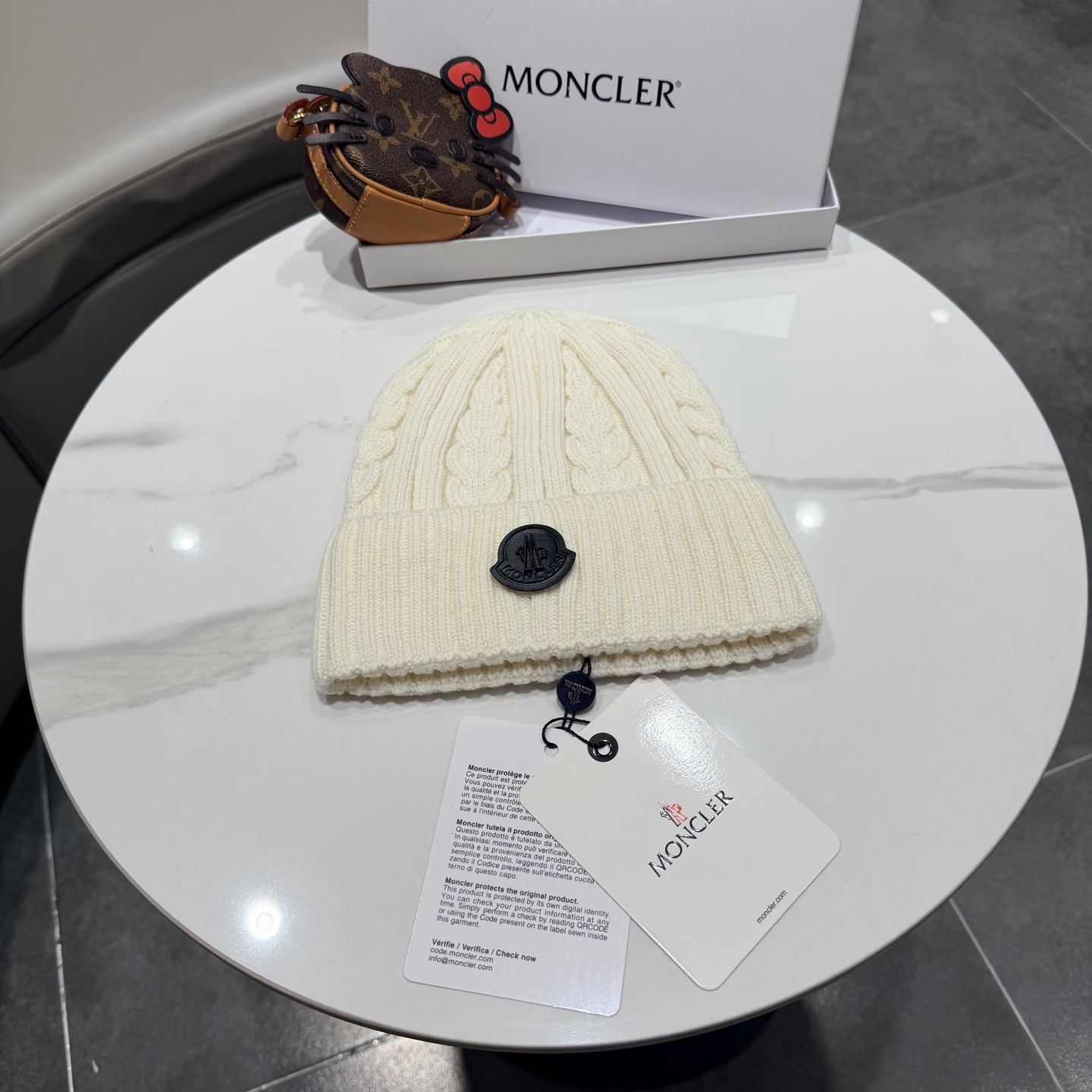 NO:617725,MONCLER is a high-end, high-end, stylish woolen hat with a super hot texture and great texture. It’s perfect for going out on the street!  Fashion trends!  A must-have item for going out, the same style for men and women, get it now!  Hats bucket hat, baseball cap, knitted hat, hat, Moncler, espadrilles, hats19860909MONCLER蒙口 品质高端大气毛线帽,超火爆质感很赞,出街超好搭配！时尚潮流！出门必备单品,男女同款快快入手哦！帽子渔夫帽棒球帽针织帽,帽子,Moncler,espadrilles,hats,hat
