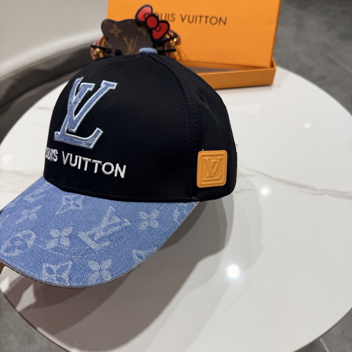 路易威登棒球帽LouisVuitton👒😍新款LV棒球帽，重工打造♥完美刺绣，高端大气，百搭款🤗男女通用
