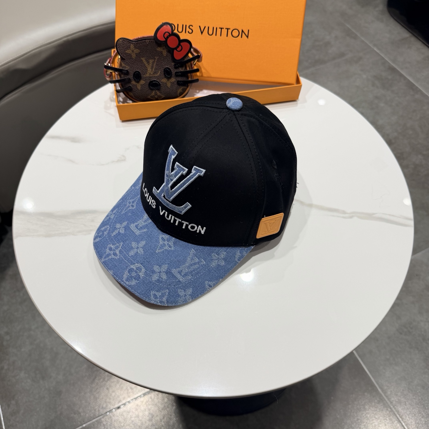 路易威登棒球帽LouisVuitton👒😍新款LV棒球帽，重工打造♥完美刺绣，高端大气，百搭款🤗男女通用