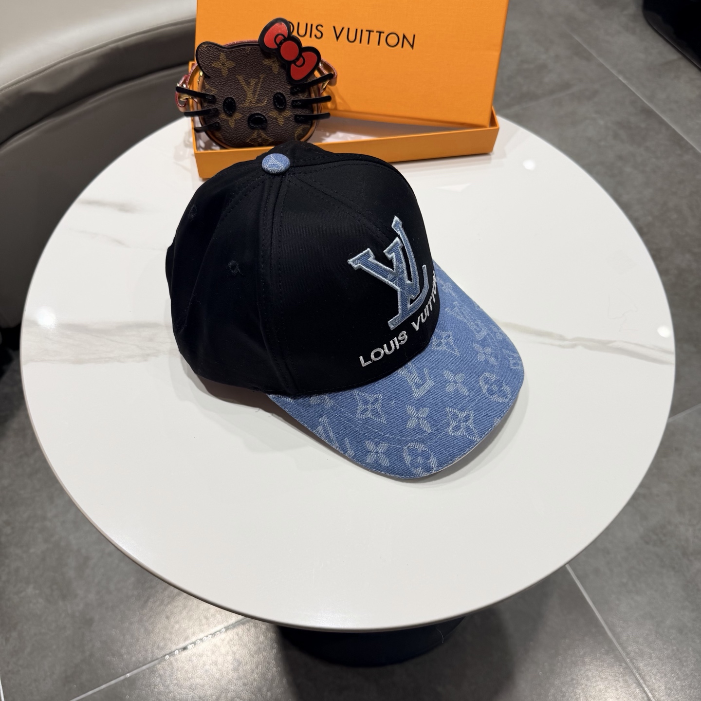 路易威登棒球帽LouisVuitton👒😍新款LV棒球帽，重工打造♥完美刺绣，高端大气，百搭款🤗男女通用
