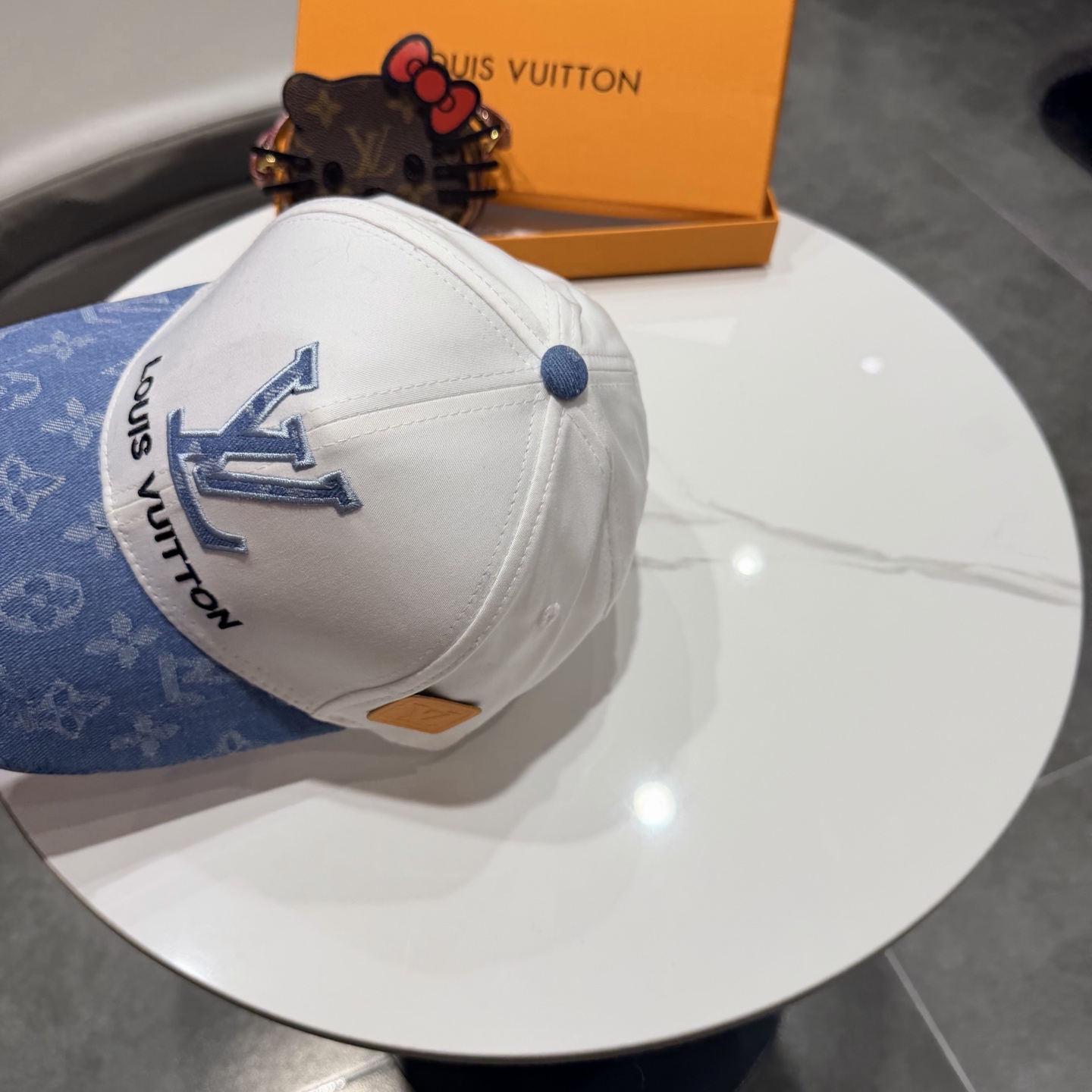 路易威登棒球帽LouisVuitton👒😍新款LV棒球帽，重工打造♥完美刺绣，高端大气，百搭款🤗男女通用