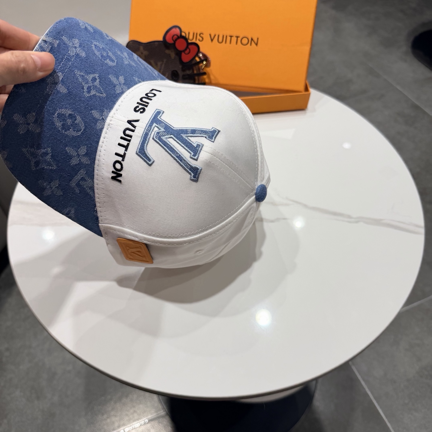 路易威登棒球帽LouisVuitton👒😍新款LV棒球帽，重工打造♥完美刺绣，高端大气，百搭款🤗男女通用