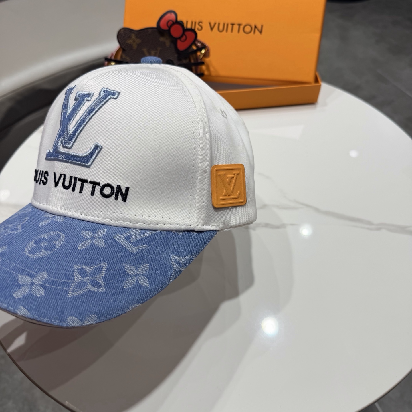 路易威登棒球帽LouisVuitton👒😍新款LV棒球帽，重工打造♥完美刺绣，高端大气，百搭款🤗男女通用