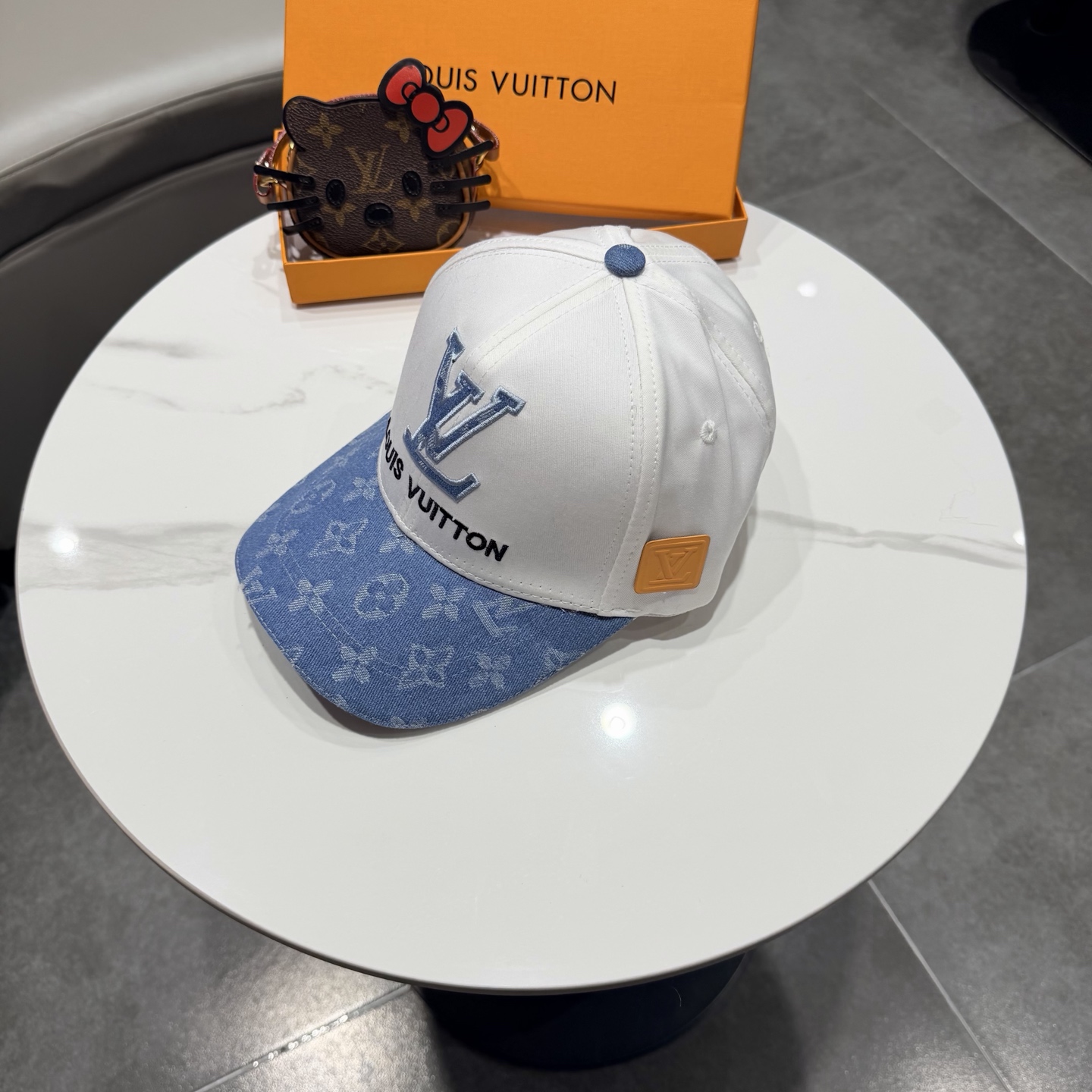 路易威登棒球帽LouisVuitton👒😍新款LV棒球帽，重工打造♥完美刺绣，高端大气，百搭款🤗男女通用