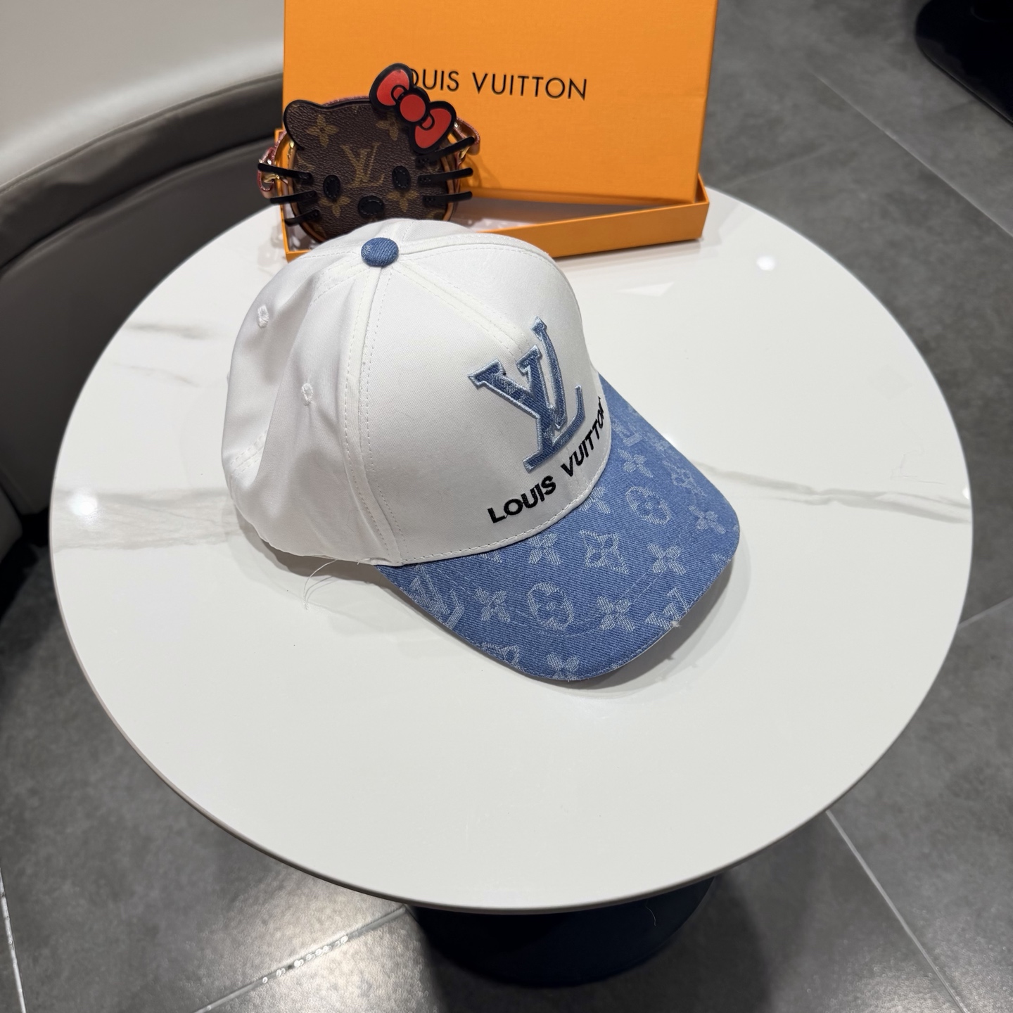 路易威登棒球帽LouisVuitton👒😍新款LV棒球帽，重工打造♥完美刺绣，高端大气，百搭款🤗男女通用