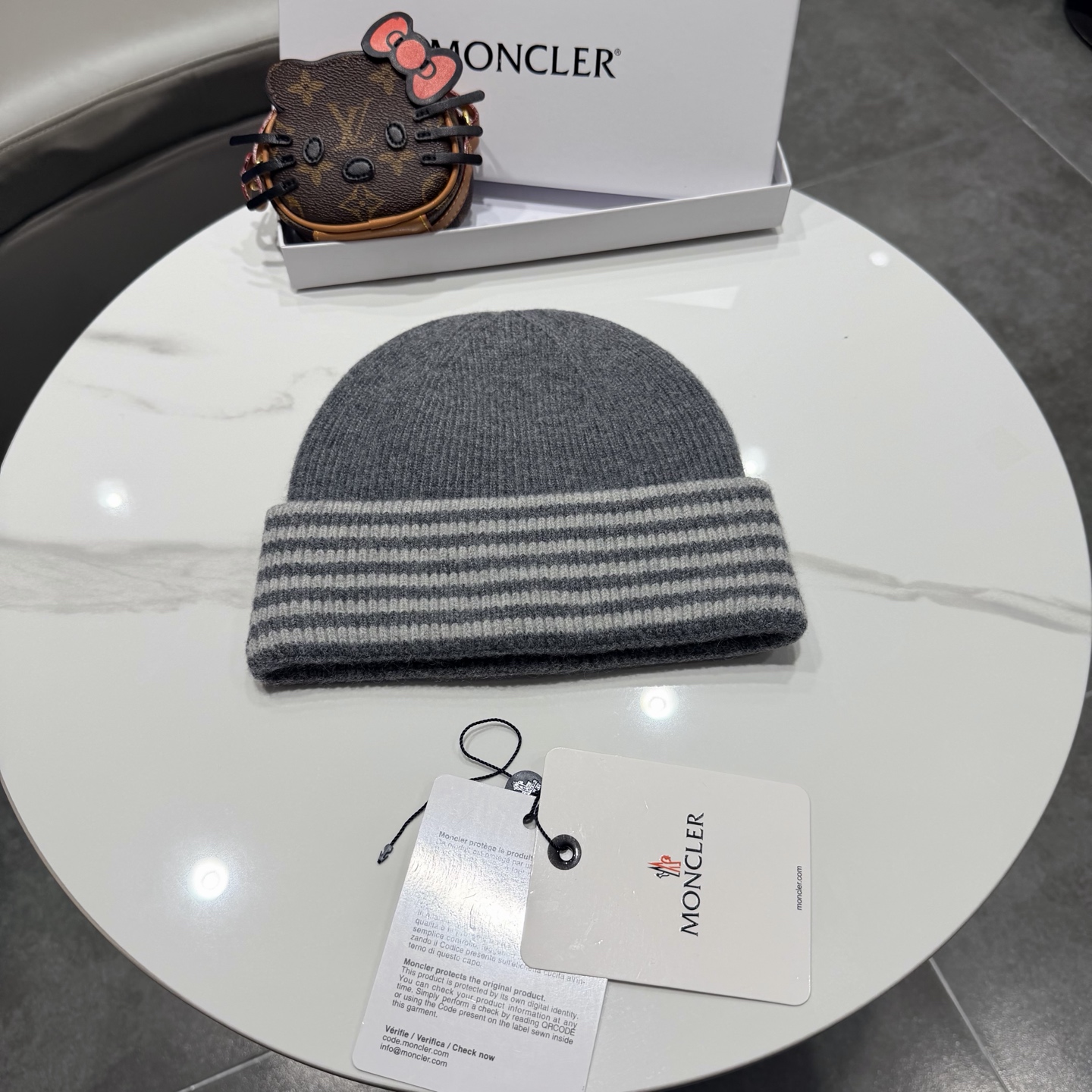MONCLER蒙口 品质高端大气毛线帽，超火爆💖质感很赞，出街超好搭配！时尚潮流！出门必备单品，男女同款快快入手哦！