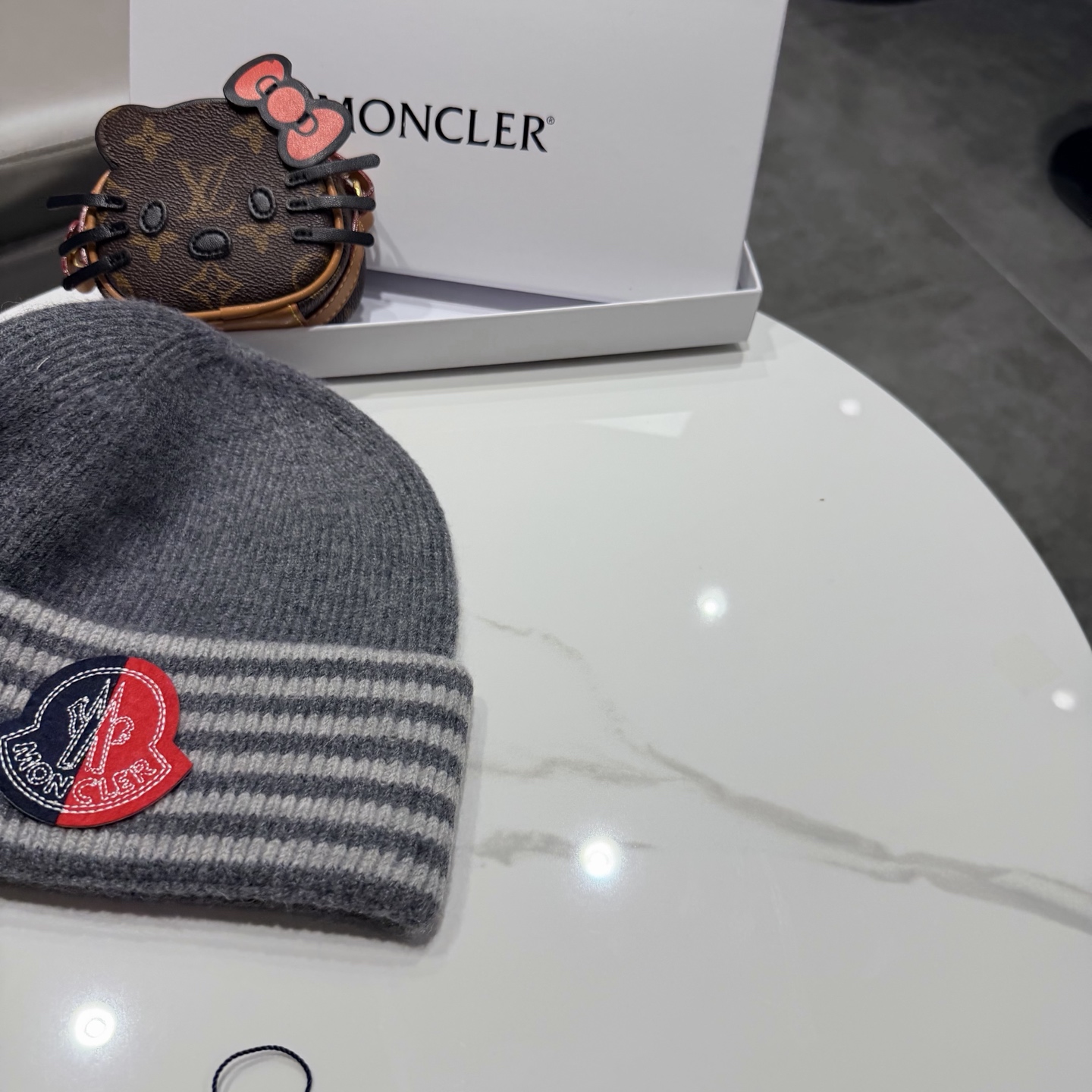 MONCLER蒙口 品质高端大气毛线帽，超火爆💖质感很赞，出街超好搭配！时尚潮流！出门必备单品，男女同款快快入手哦！