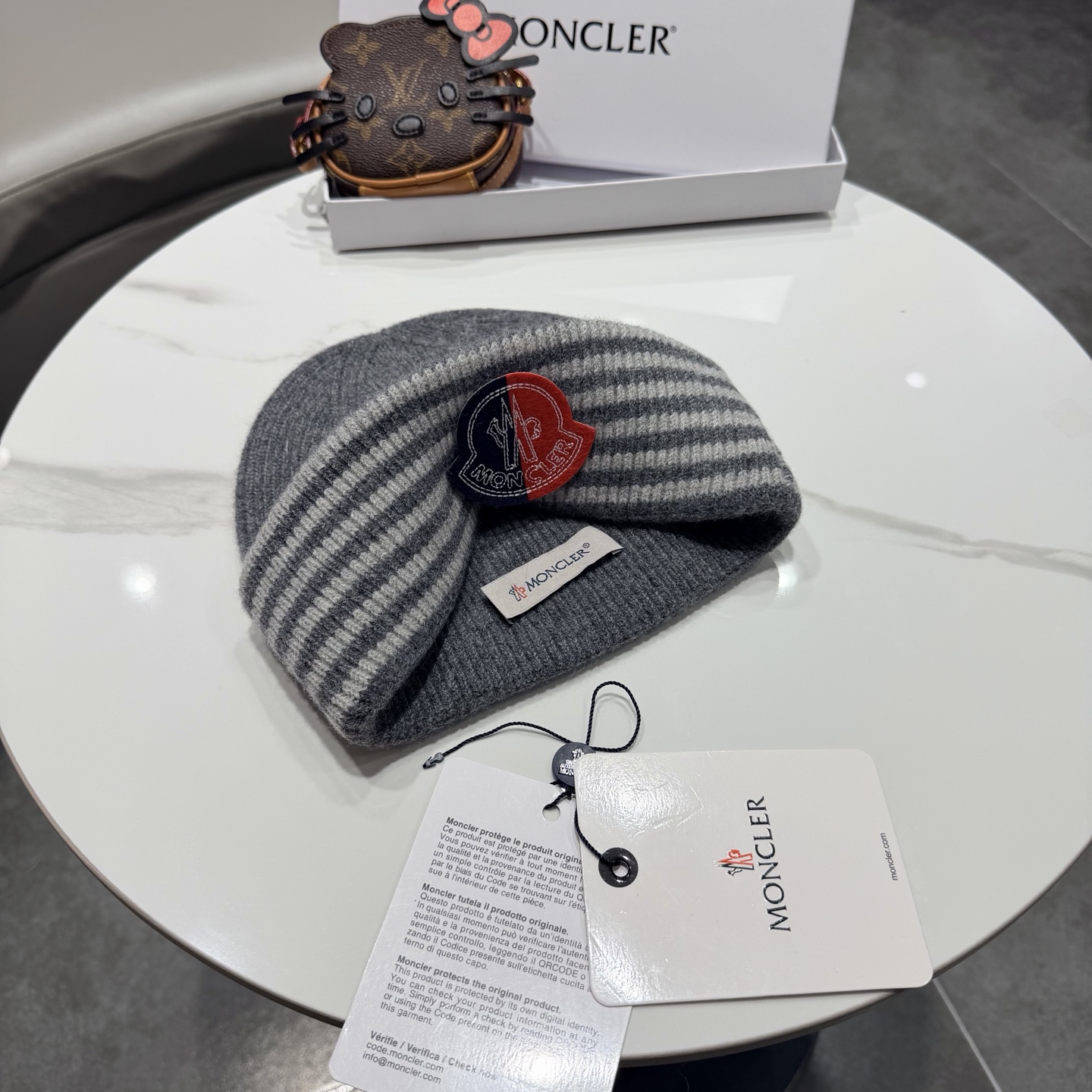 MONCLER蒙口 品质高端大气毛线帽，超火爆💖质感很赞，出街超好搭配！时尚潮流！出门必备单品，男女同款快快入手哦！