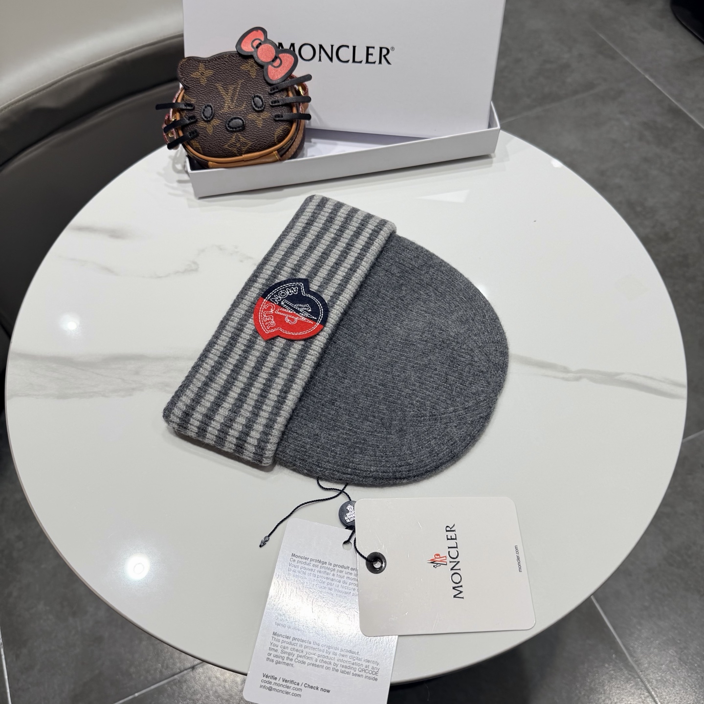 MONCLER蒙口 品质高端大气毛线帽，超火爆💖质感很赞，出街超好搭配！时尚潮流！出门必备单品，男女同款快快入手哦！