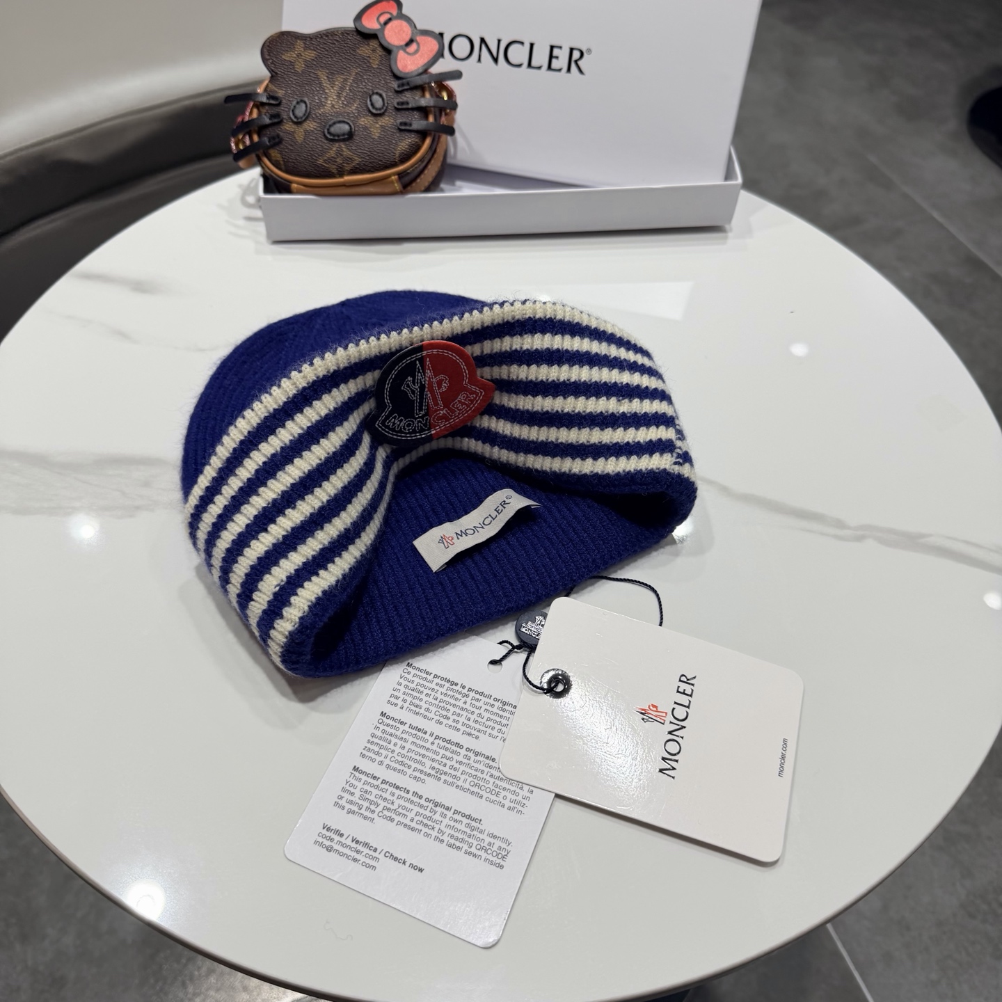 MONCLER蒙口 品质高端大气毛线帽，超火爆💖质感很赞，出街超好搭配！时尚潮流！出门必备单品，男女同款快快入手哦！