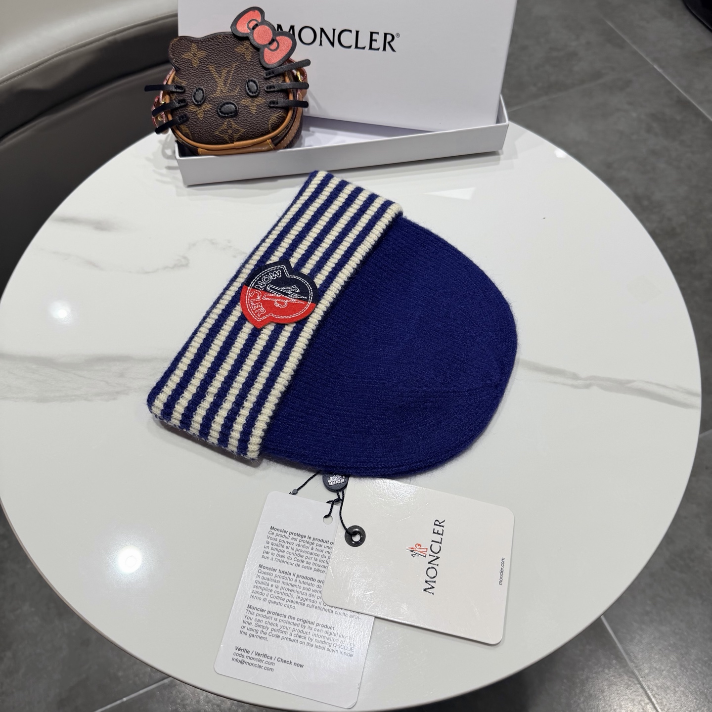 MONCLER蒙口 品质高端大气毛线帽，超火爆💖质感很赞，出街超好搭配！时尚潮流！出门必备单品，男女同款快快入手哦！