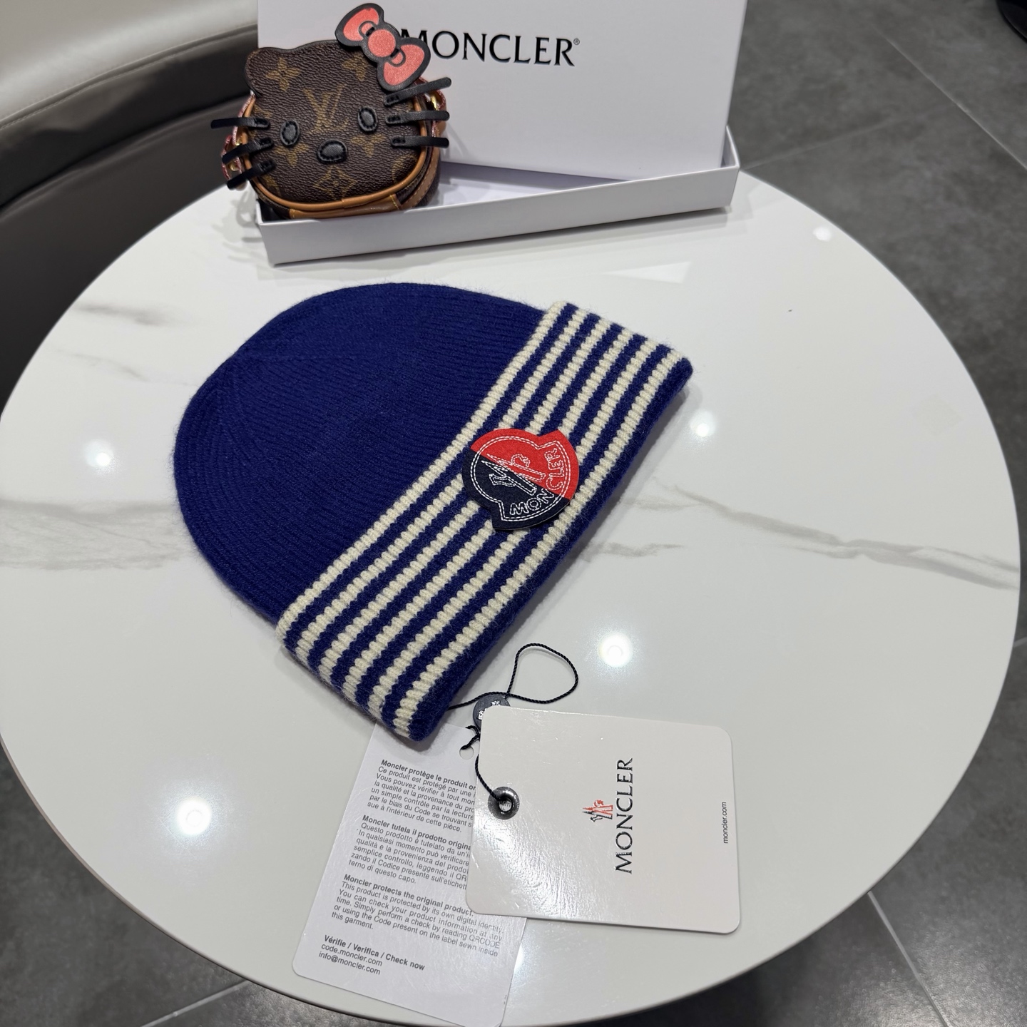 MONCLER蒙口 品质高端大气毛线帽，超火爆💖质感很赞，出街超好搭配！时尚潮流！出门必备单品，男女同款快快入手哦！