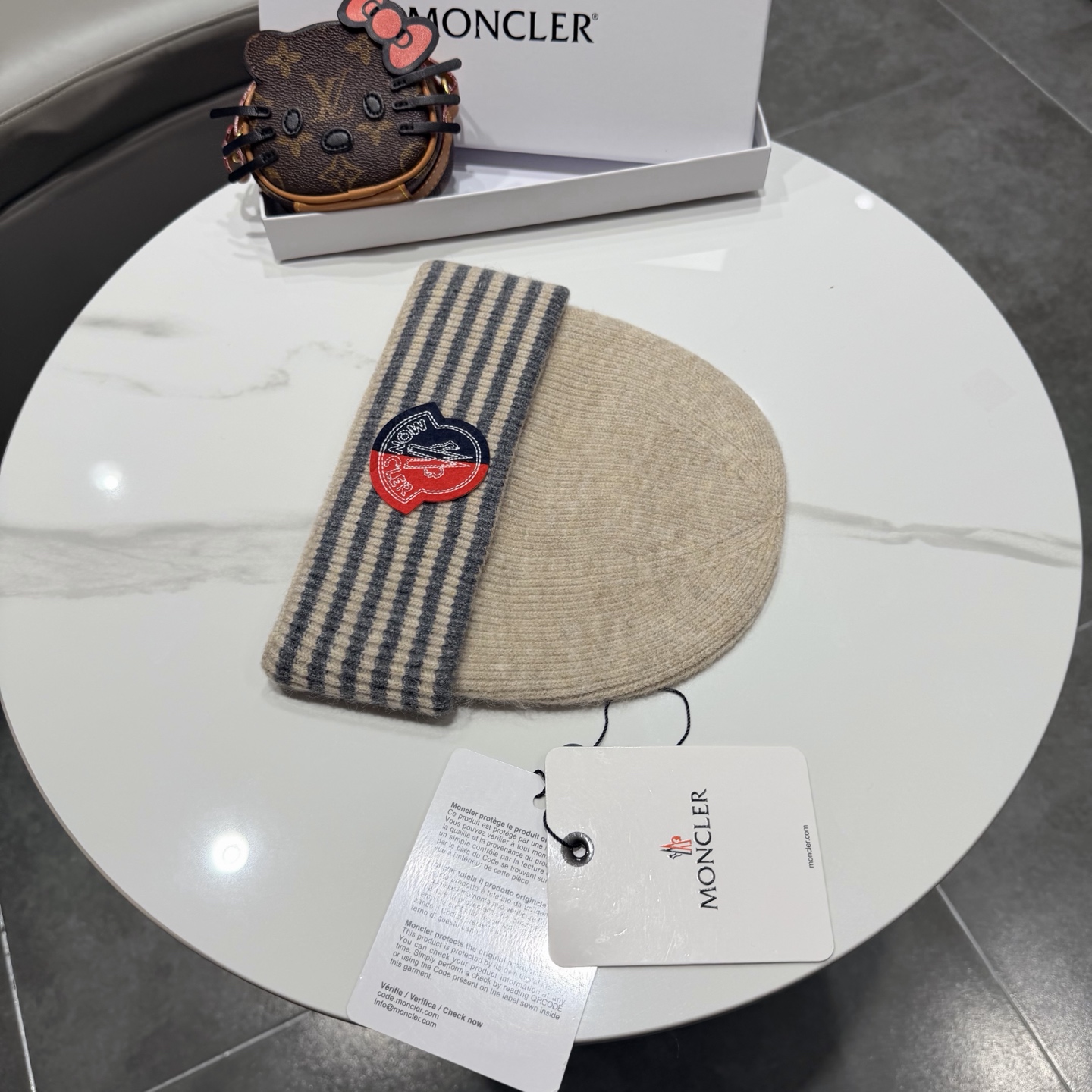 MONCLER蒙口 品质高端大气毛线帽，超火爆💖质感很赞，出街超好搭配！时尚潮流！出门必备单品，男女同款快快入手哦！