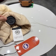 上新ꫛꫀꪝ ❥——加拿大鹅。CANADA GOOSE 新羊毛针织帽,官网原单复刻.非常柔软亲肤,弹性很好!有质感又非常百 上新ꫛꫀꪝ ❥——加拿大鹅。CANADA GOOSE 新羊毛针织帽,官网原单复刻.非常柔软亲肤,弹性很好!有质感又非常百