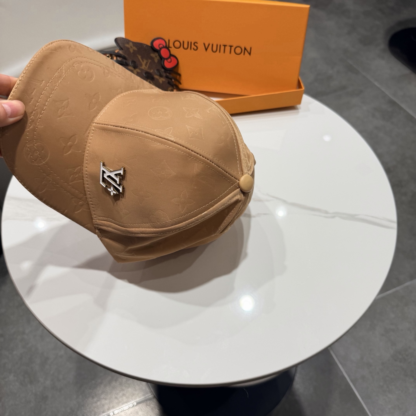 🧢路易威登棒球帽 LouisVuitton😍新款LV棒球帽，重工打造♥️高端大气，百搭款🤗男女通用！