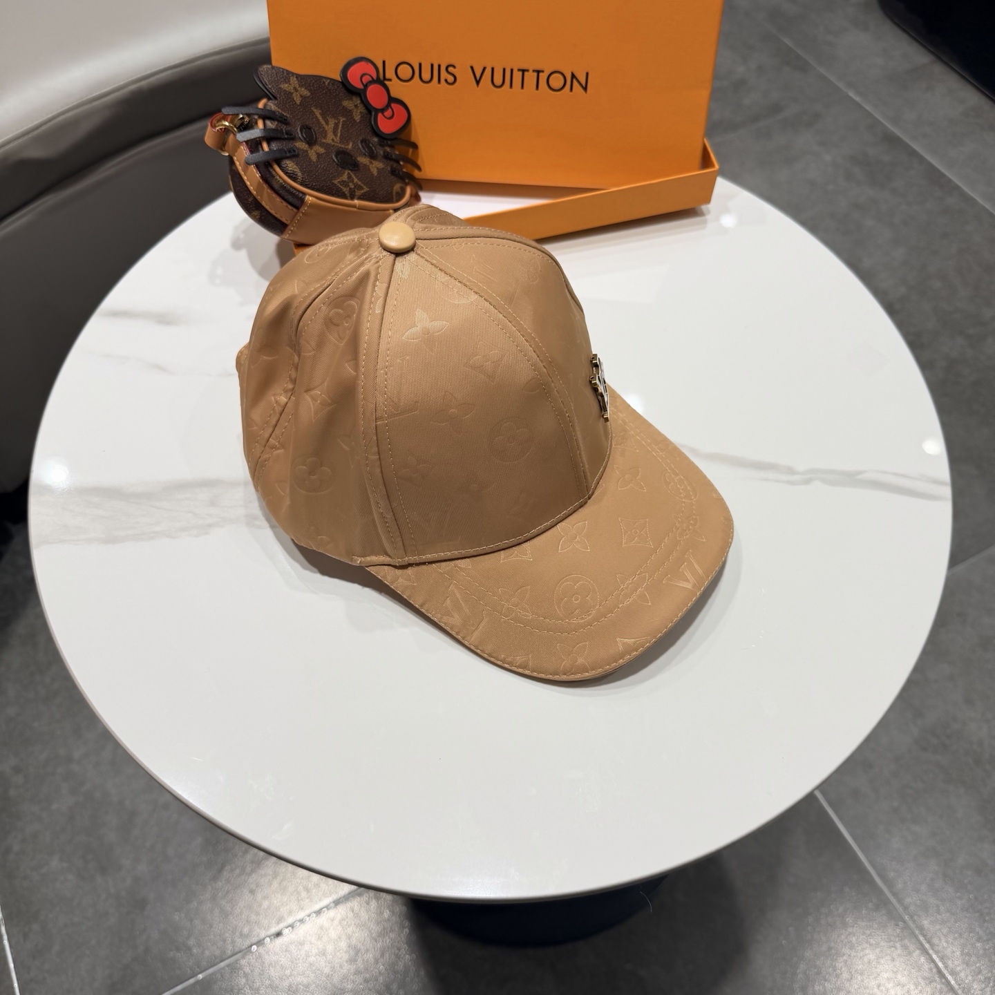 🧢路易威登棒球帽 LouisVuitton😍新款LV棒球帽，重工打造♥️高端大气，百搭款🤗男女通用！