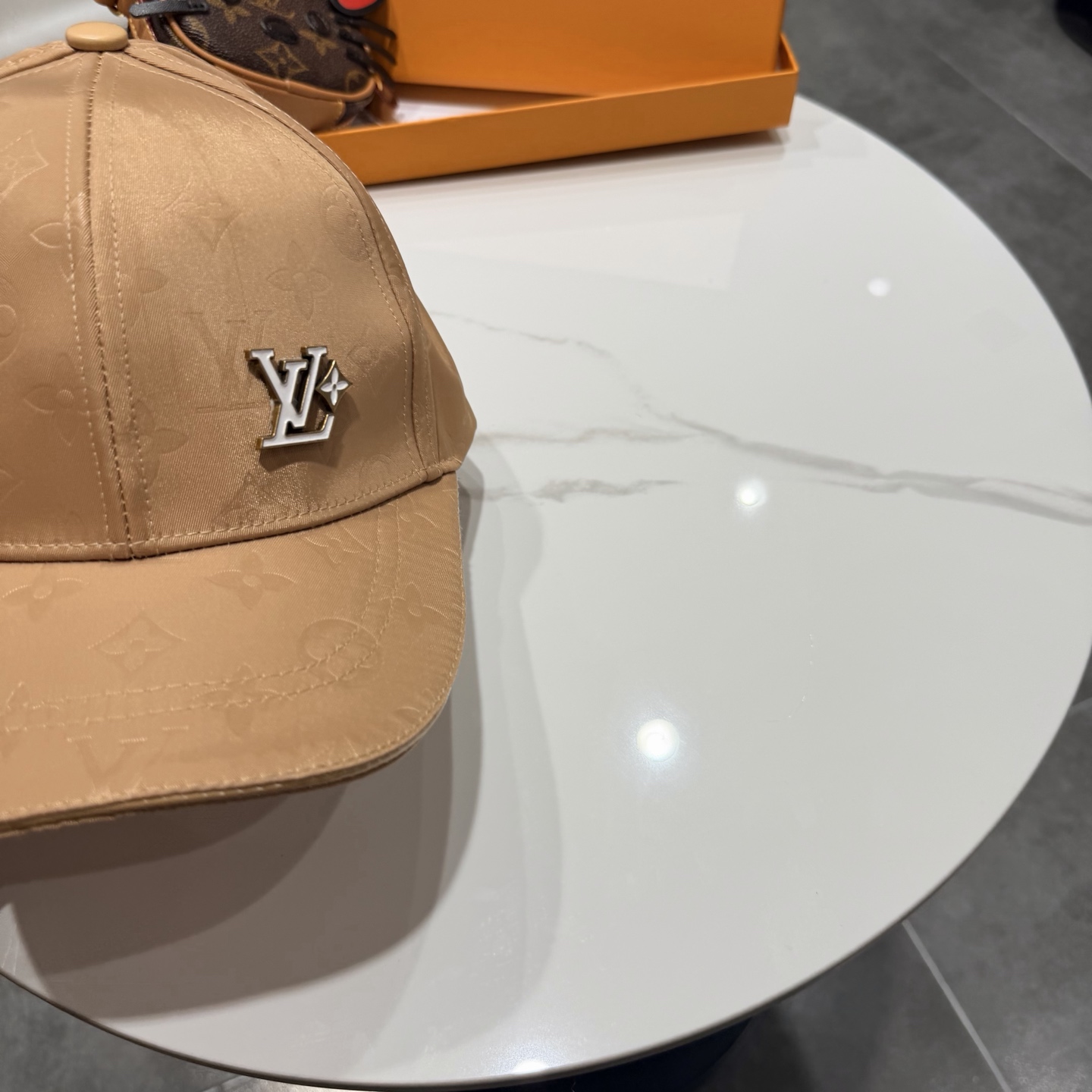 🧢路易威登棒球帽 LouisVuitton😍新款LV棒球帽，重工打造♥️高端大气，百搭款🤗男女通用！