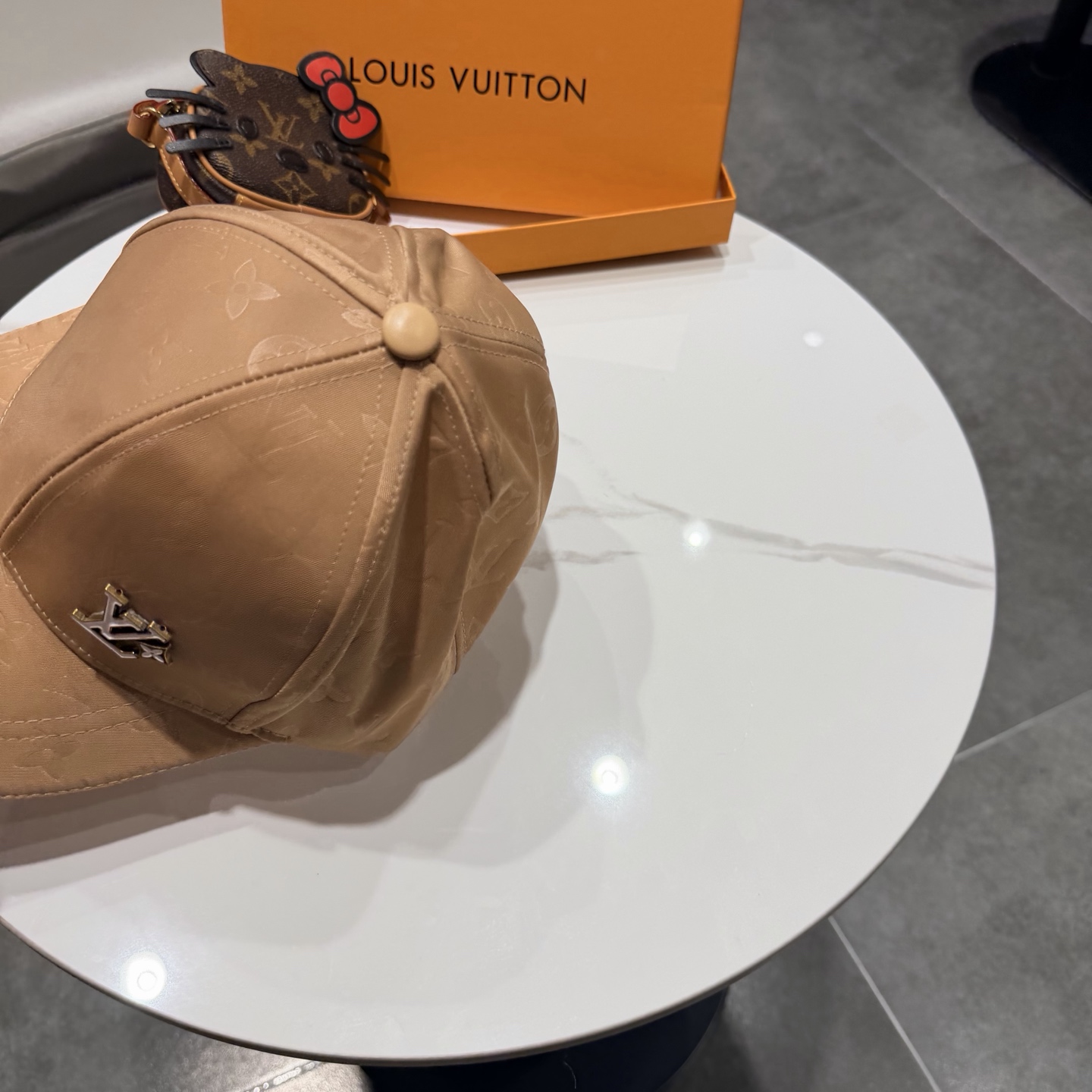 🧢路易威登棒球帽 LouisVuitton😍新款LV棒球帽，重工打造♥️高端大气，百搭款🤗男女通用！