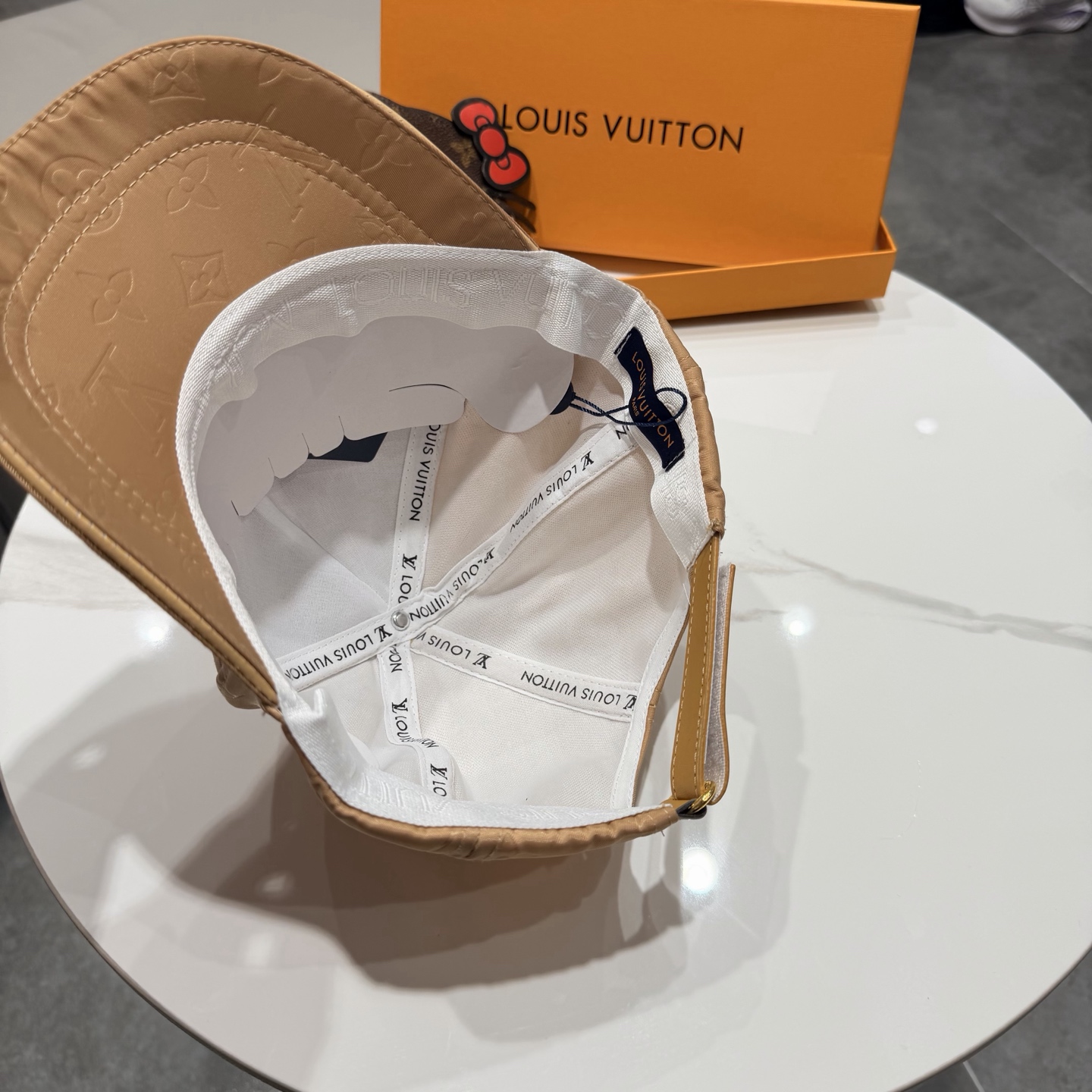 🧢路易威登棒球帽 LouisVuitton😍新款LV棒球帽，重工打造♥️高端大气，百搭款🤗男女通用！