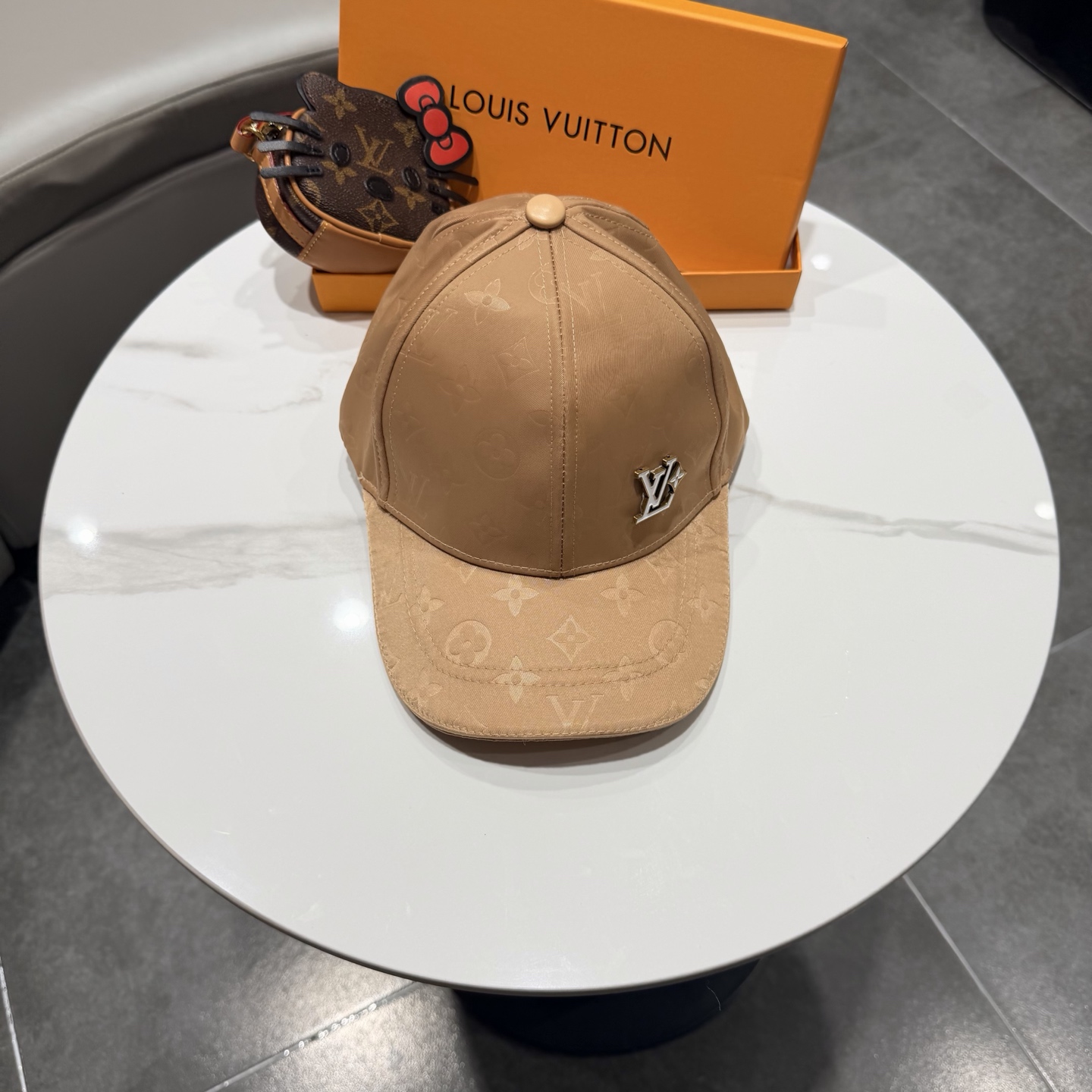 🧢路易威登棒球帽 LouisVuitton😍新款LV棒球帽，重工打造♥️高端大气，百搭款🤗男女通用！