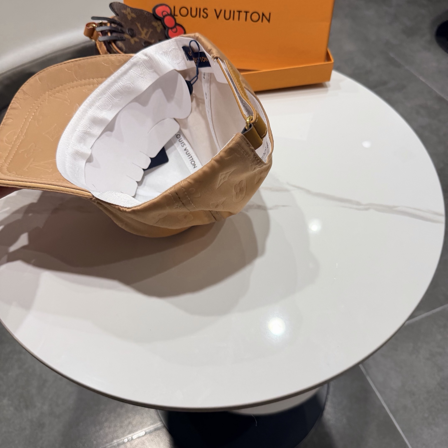 🧢路易威登棒球帽 LouisVuitton😍新款LV棒球帽，重工打造♥️高端大气，百搭款🤗男女通用！