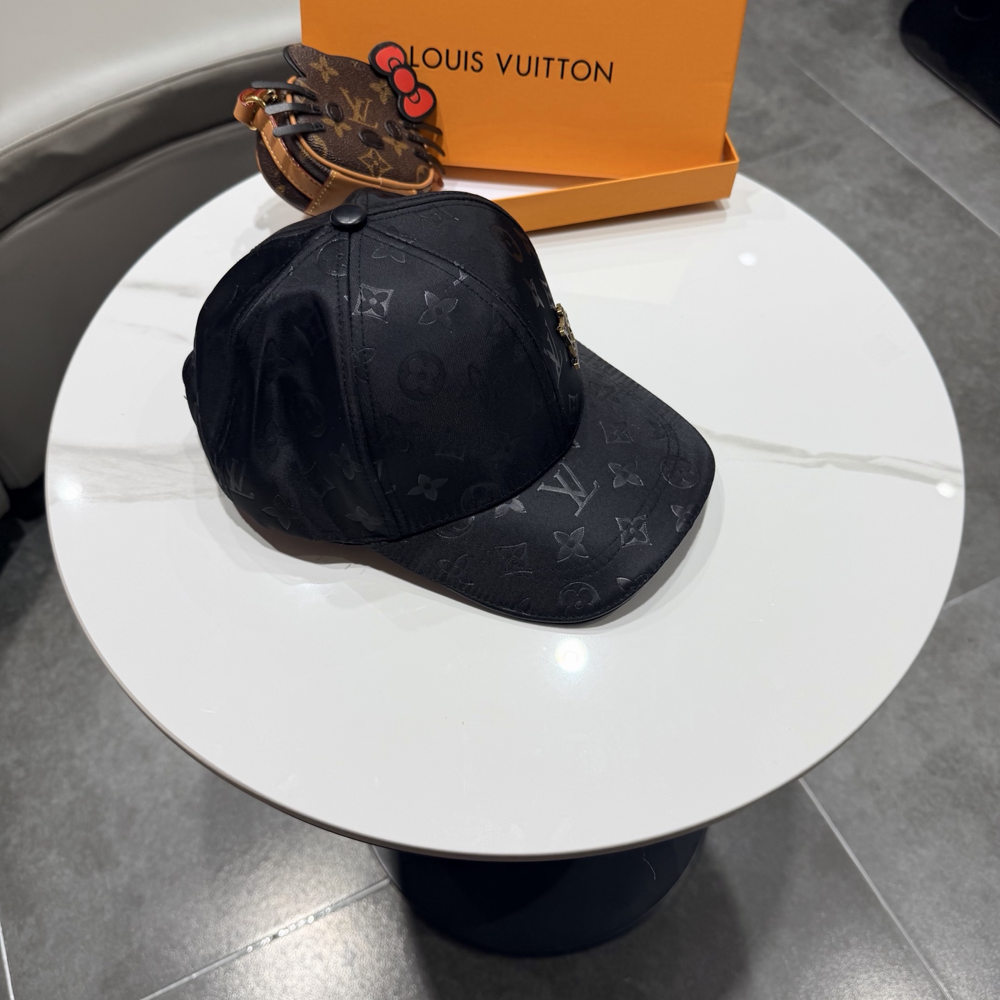 🧢路易威登棒球帽 LouisVuitton😍新款LV棒球帽，重工打造♥️高端大气，百搭款🤗男女通用！
