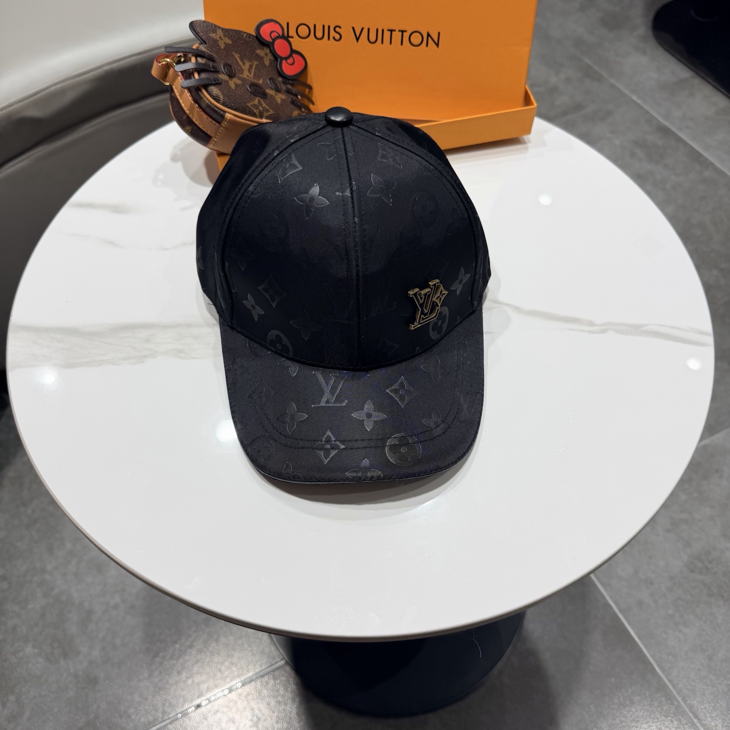🧢路易威登棒球帽 LouisVuitton😍新款LV棒球帽，重工打造♥️高端大气，百搭款🤗男女通用！