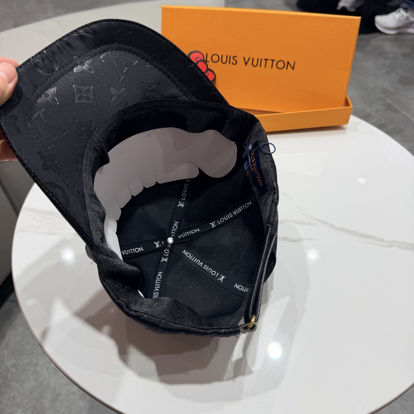 🧢路易威登棒球帽 LouisVuitton😍新款LV棒球帽，重工打造♥️高端大气，百搭款🤗男女通用！