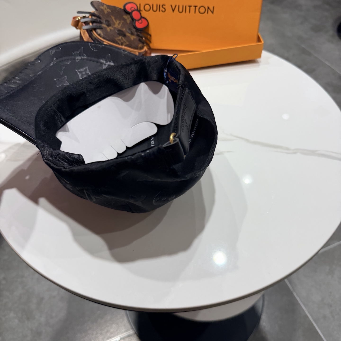 🧢路易威登棒球帽 LouisVuitton😍新款LV棒球帽，重工打造♥️高端大气，百搭款🤗男女通用！