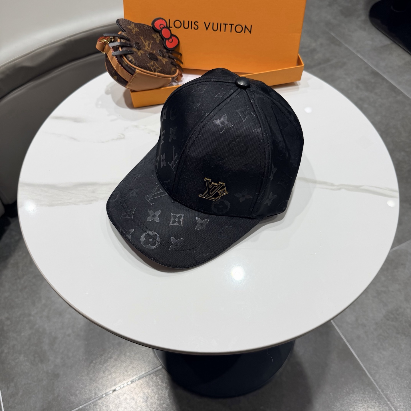 🧢路易威登棒球帽 LouisVuitton😍新款LV棒球帽，重工打造♥️高端大气，百搭款🤗男女通用！