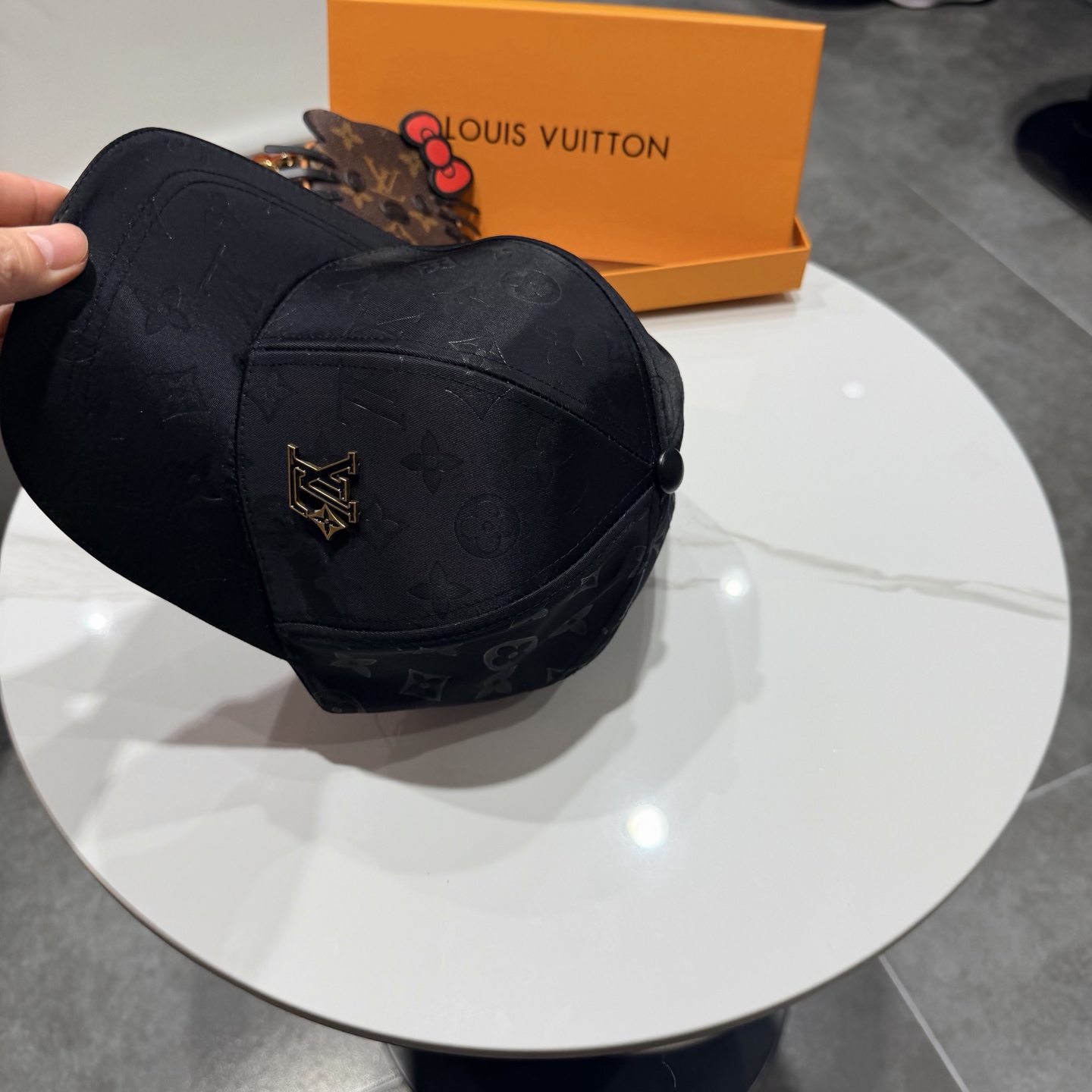🧢路易威登棒球帽 LouisVuitton😍新款LV棒球帽，重工打造♥️高端大气，百搭款🤗男女通用！